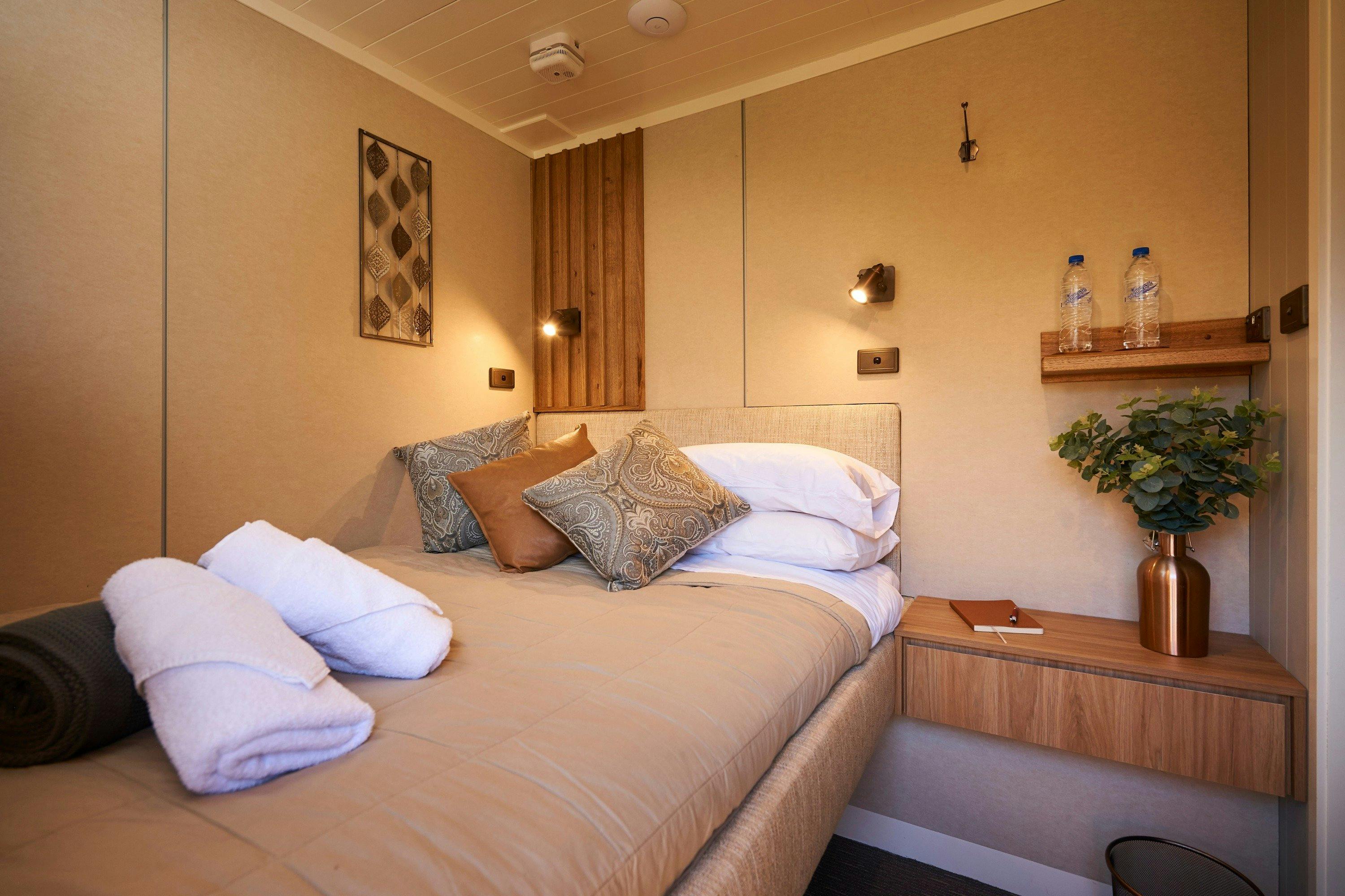 Upper Deck Doouble Cabin