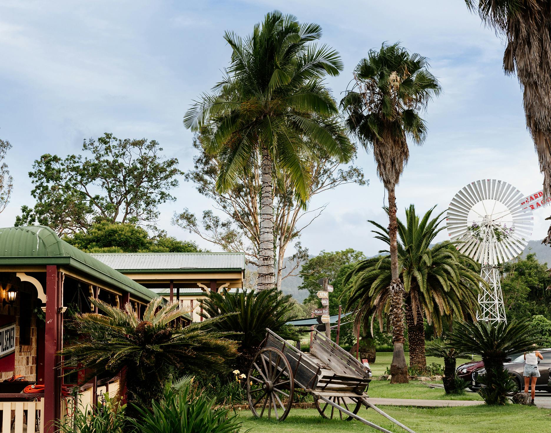 Tamborine pub in the paddock perfectly located to explore Scenic Rim. Bar Restaurant All Day 7 Days