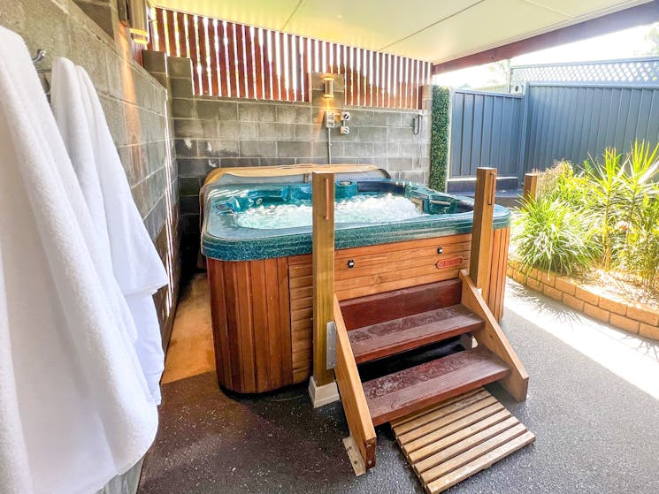 Private outdoor heated spa for 6-8 people