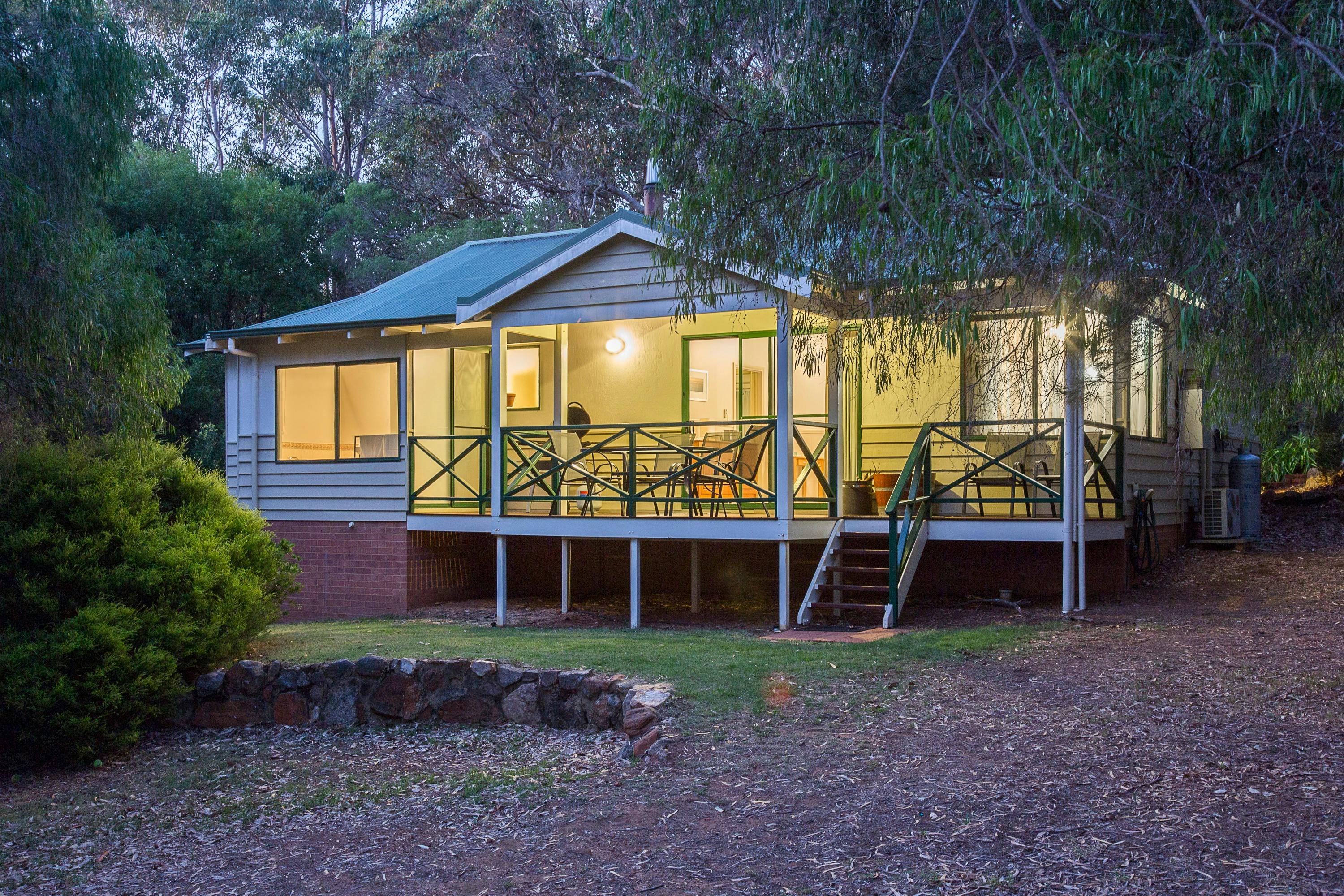 Ibis Lake View Spa Chalet