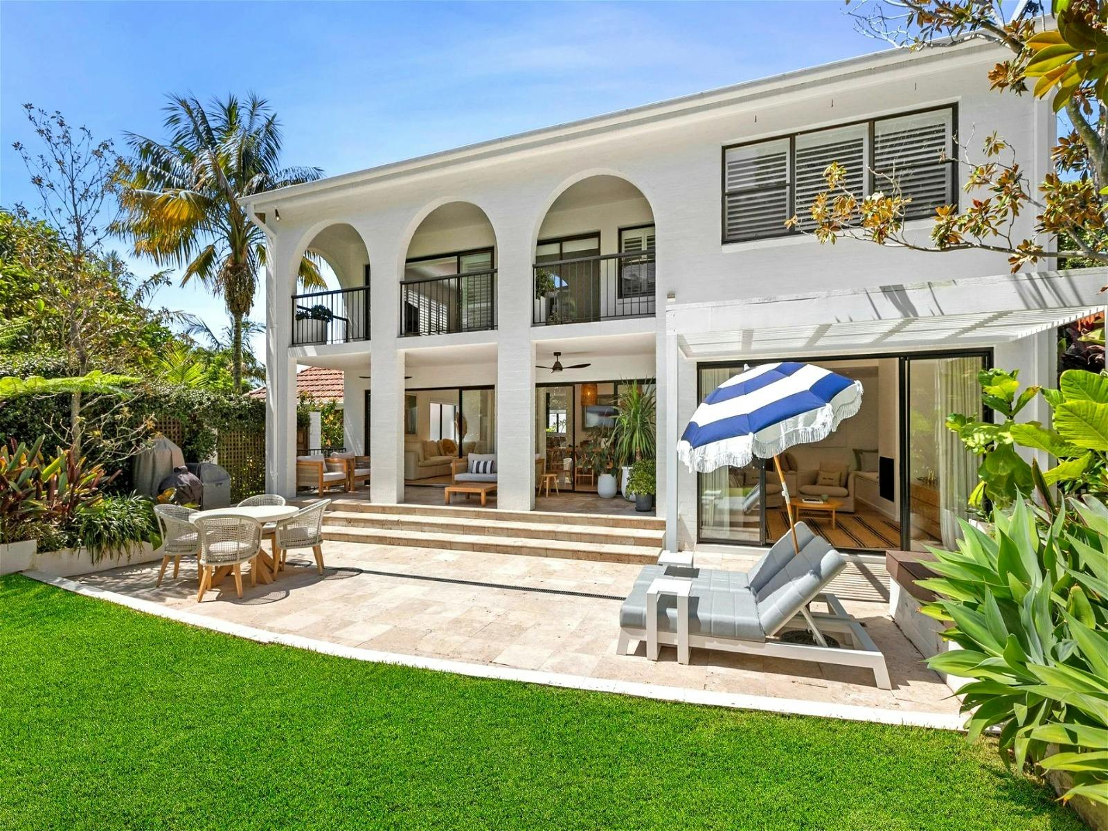 這棟雙層住宅注重空間、光線和位置