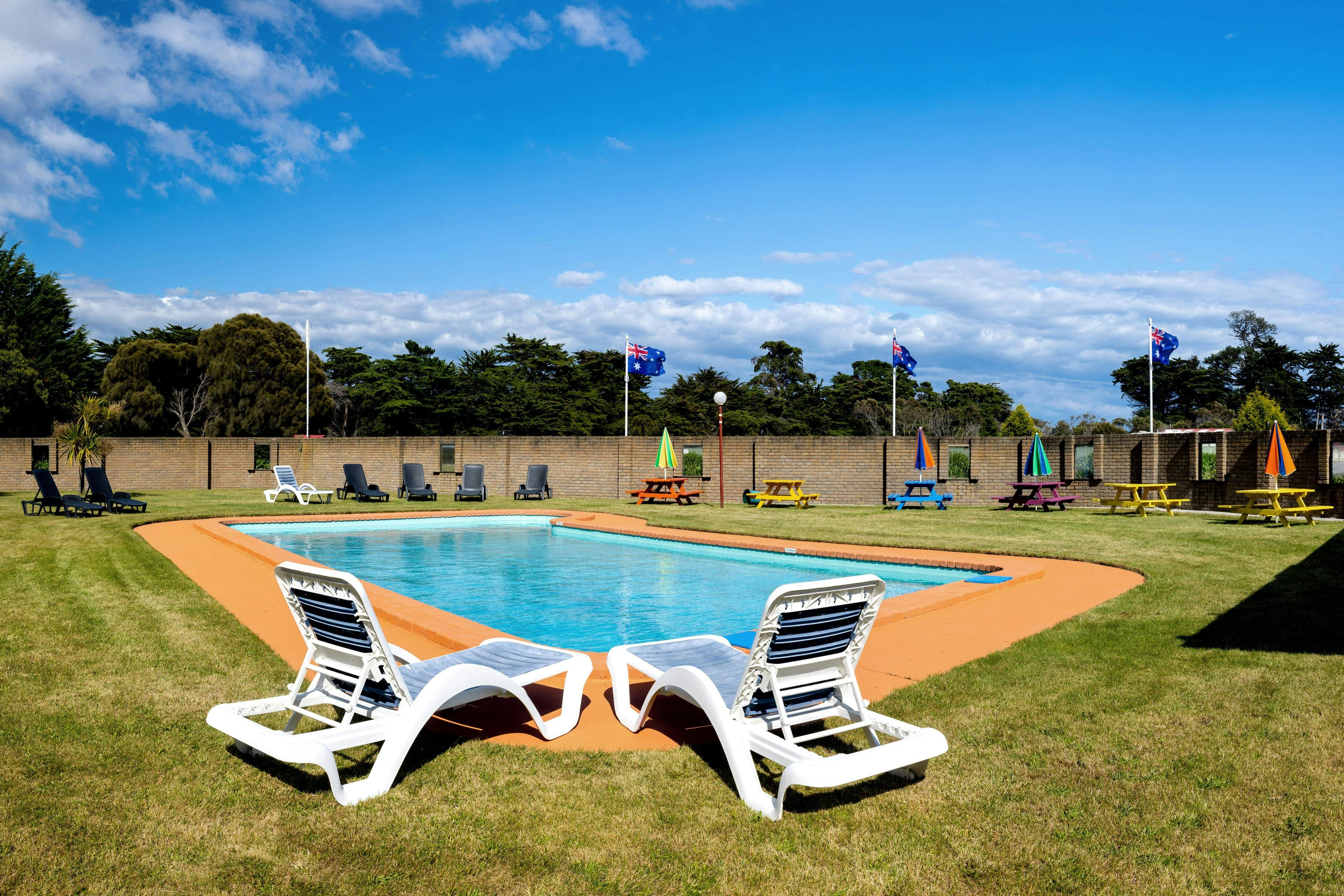 Pool(Open from last week of Dec to March Long weekend))