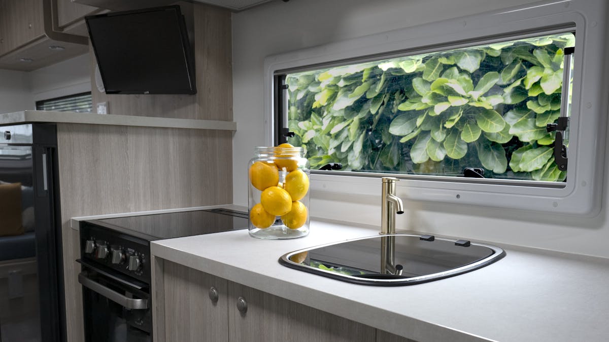 Polaris 6 Kitchen