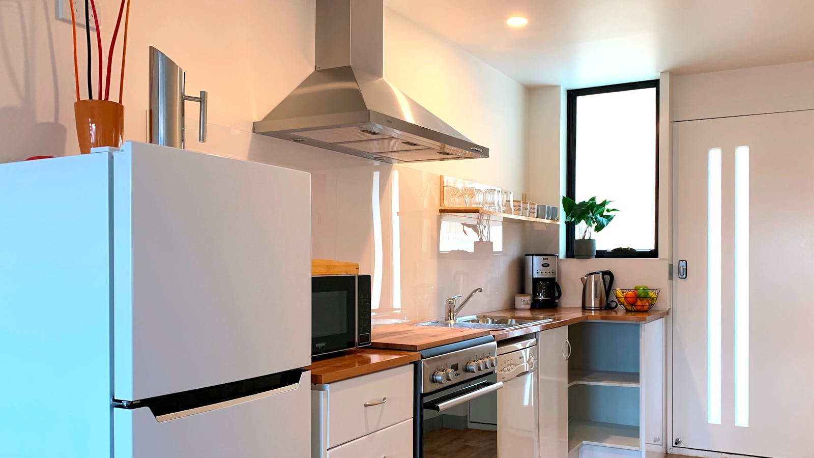 Fully equipped full size kitchen with plenty of cutlery & crockery, dishwasher, microwave & oven