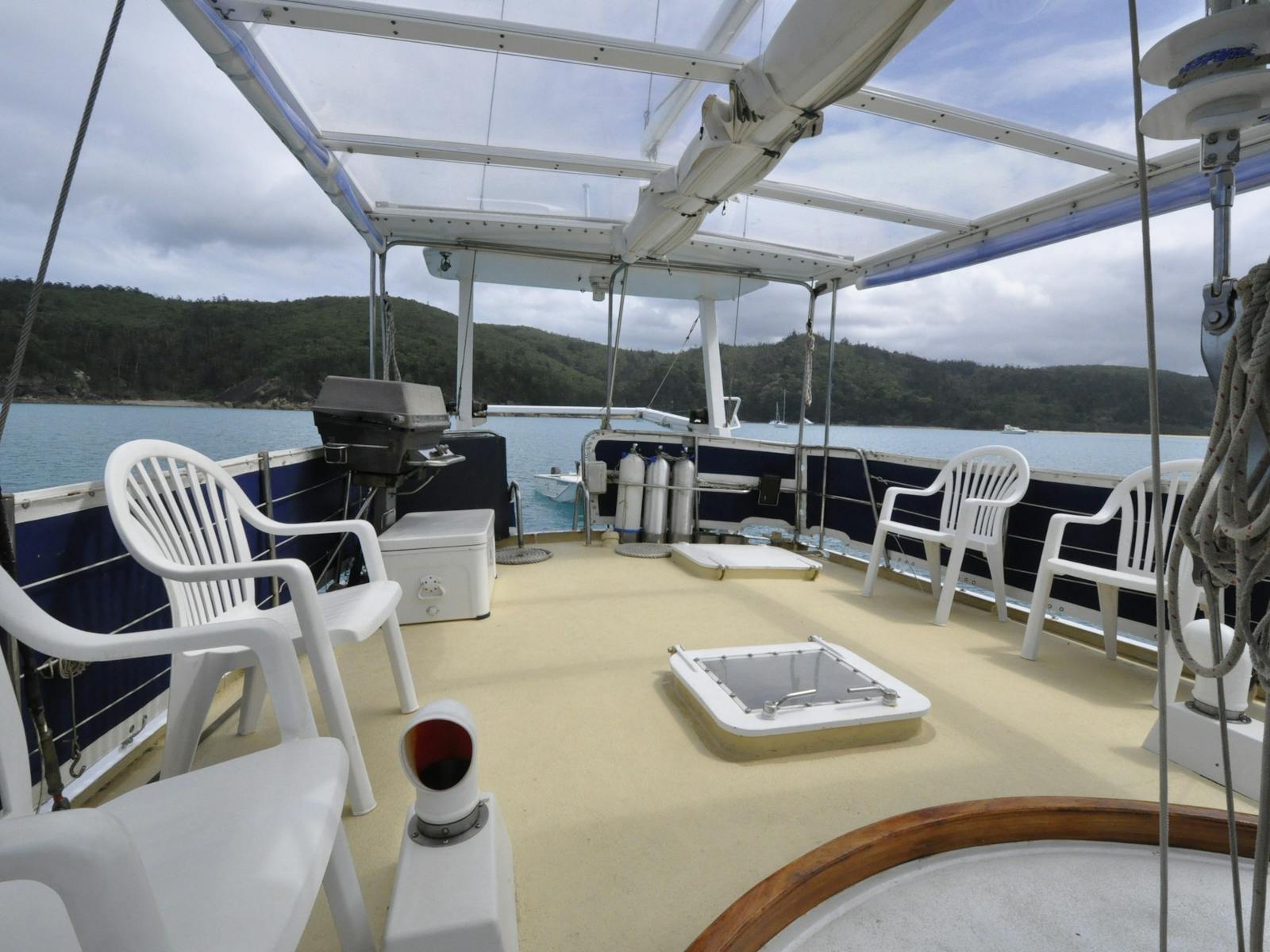 Glass canopy covering the entire aft deck protects in all weathers