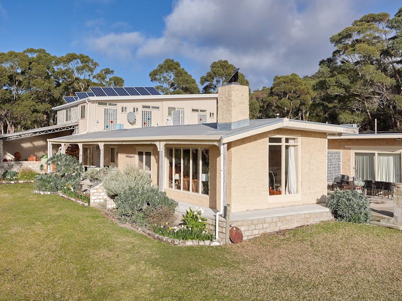 Flinders Island Gourmet Retreat at Cooma House