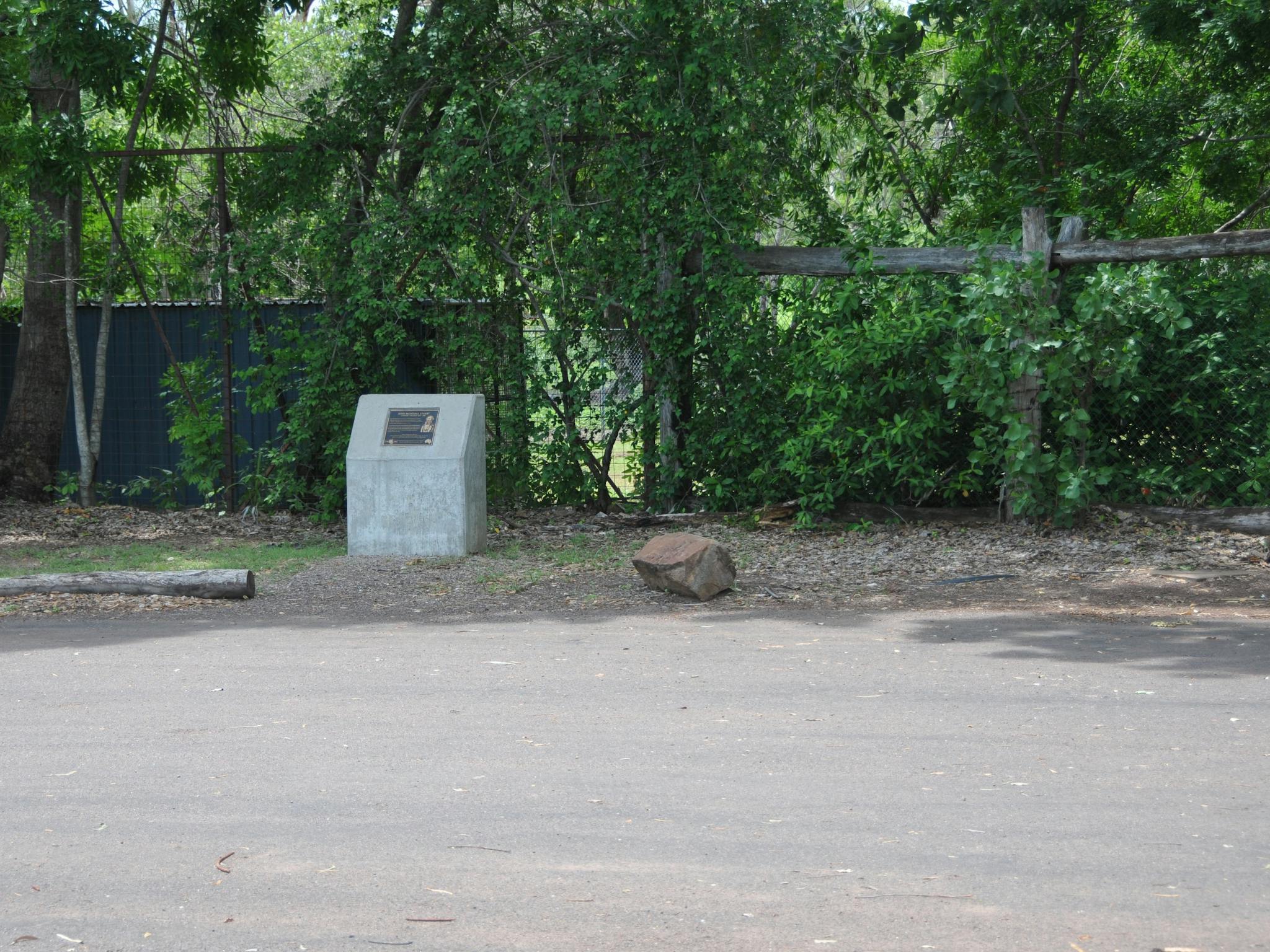 Memorial cairn at the Bark Hut Inn – Arnhem Highway.