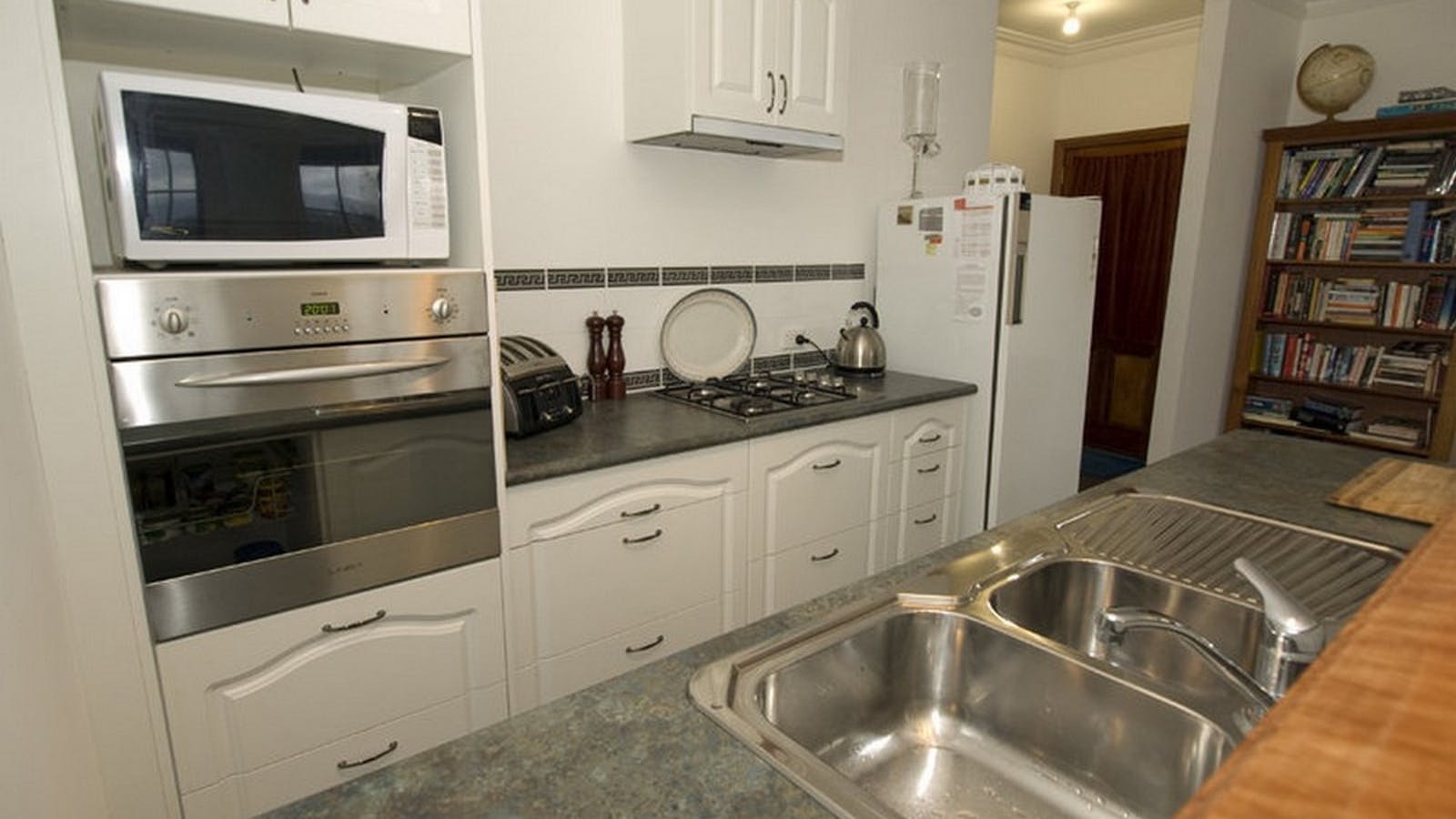 Kitchen with induction hotplate (gas has been replaced)