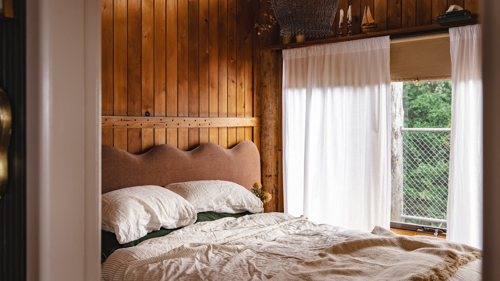 Sink into the queen bed which makes for a cosy night's sleep.