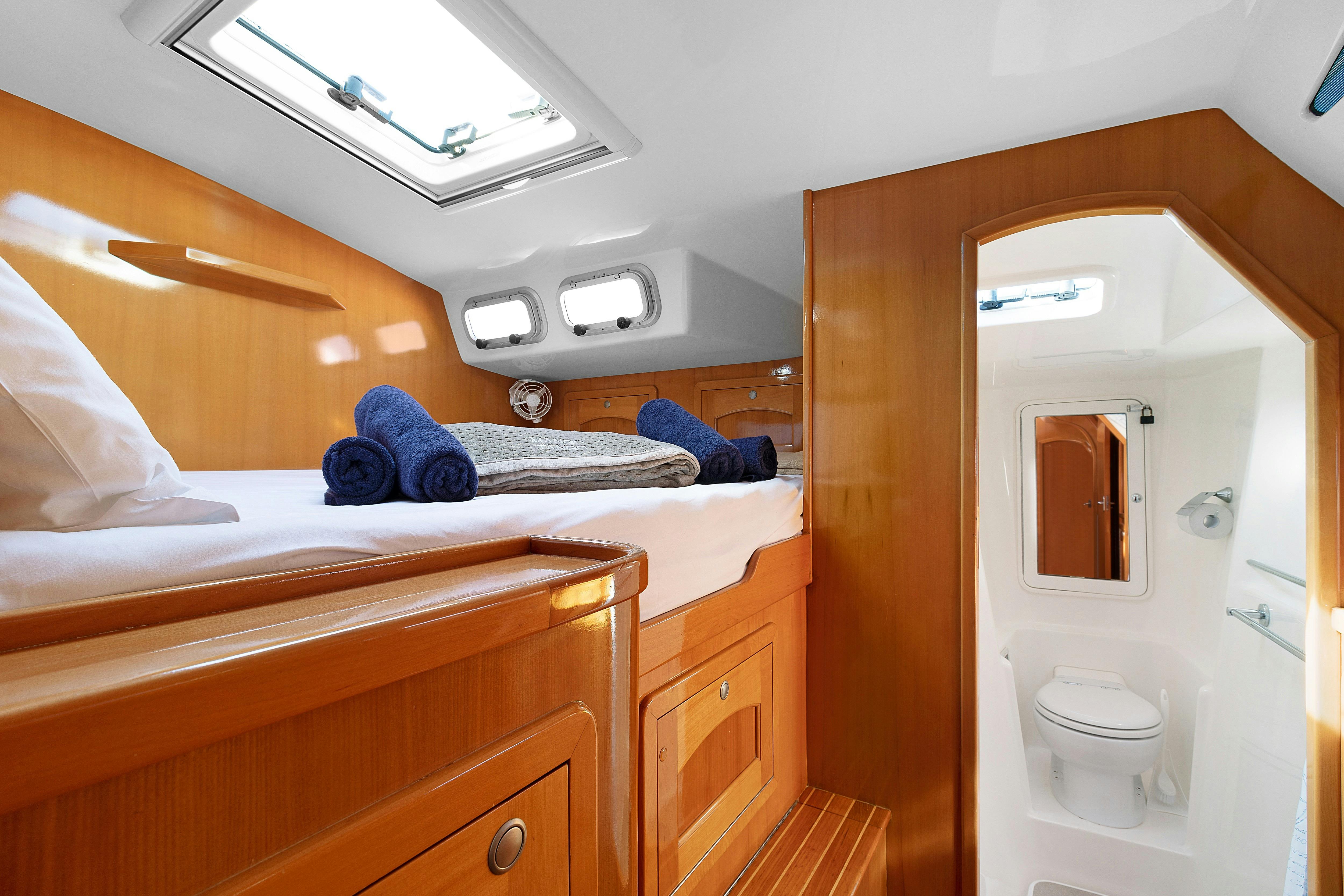 "Mango Tango", Main Cabin