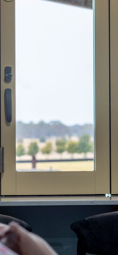 Le Roi burrow window dining view