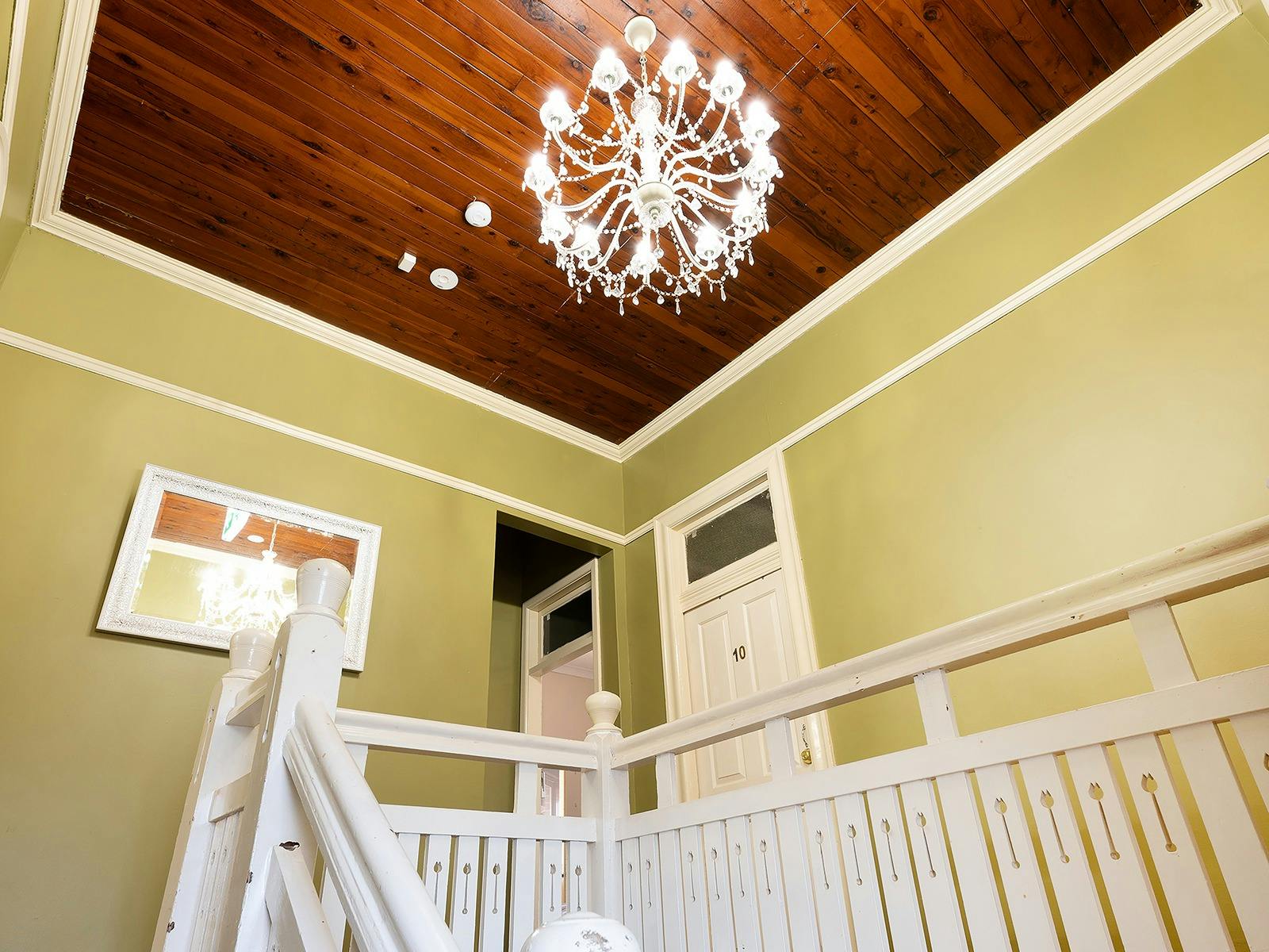 The Commercial Travellers House, Chandelier