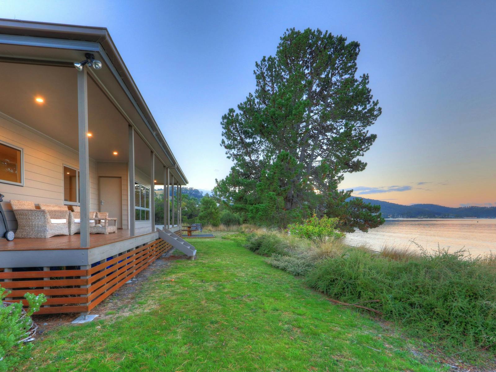 Luxury waterfront accommodation Tasmania