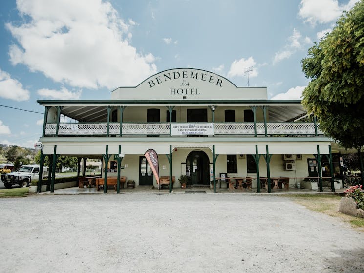 Photo of the front of Bendemeer Hotel including the carpark