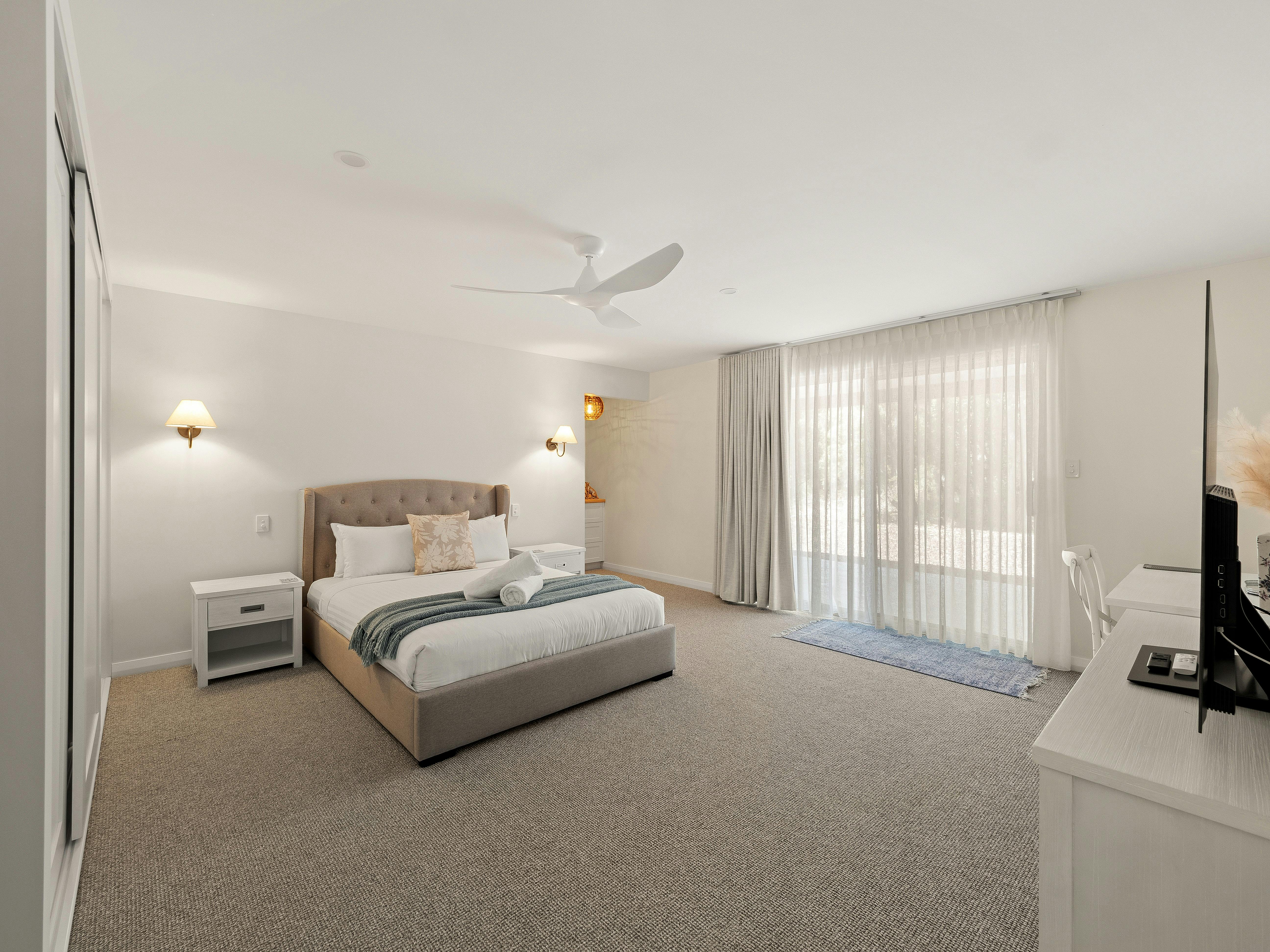 Bedroom 1 - 1 Queen - Ground Floor - Ceiling Fan