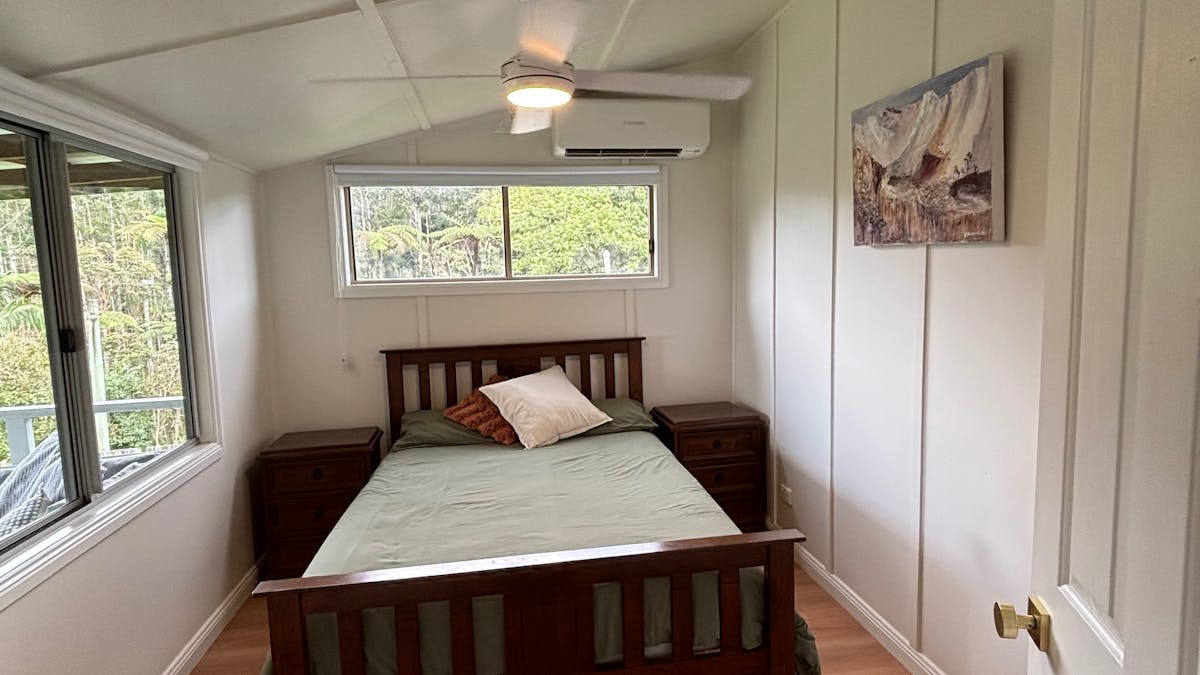 Wild Platypus Stay - Bunya Cottage Queen Room