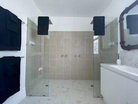 Bathroom Suite 2