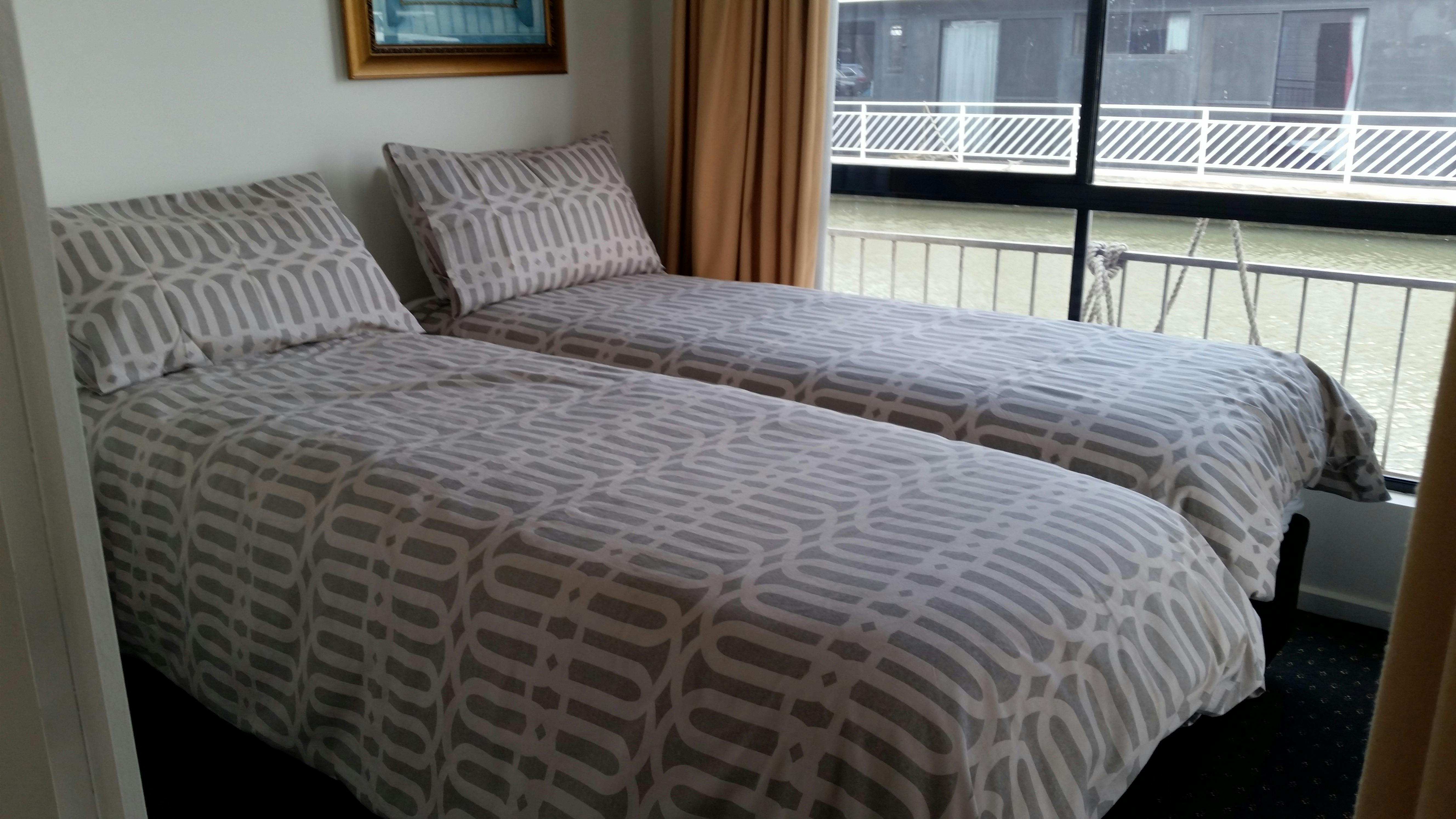 Queen beds split into singles