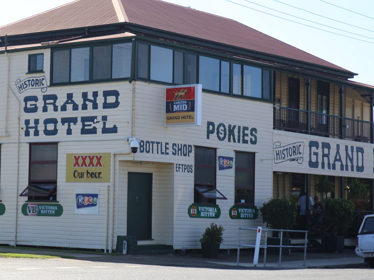 photo showing the front facade of the Grand Hotel Howard