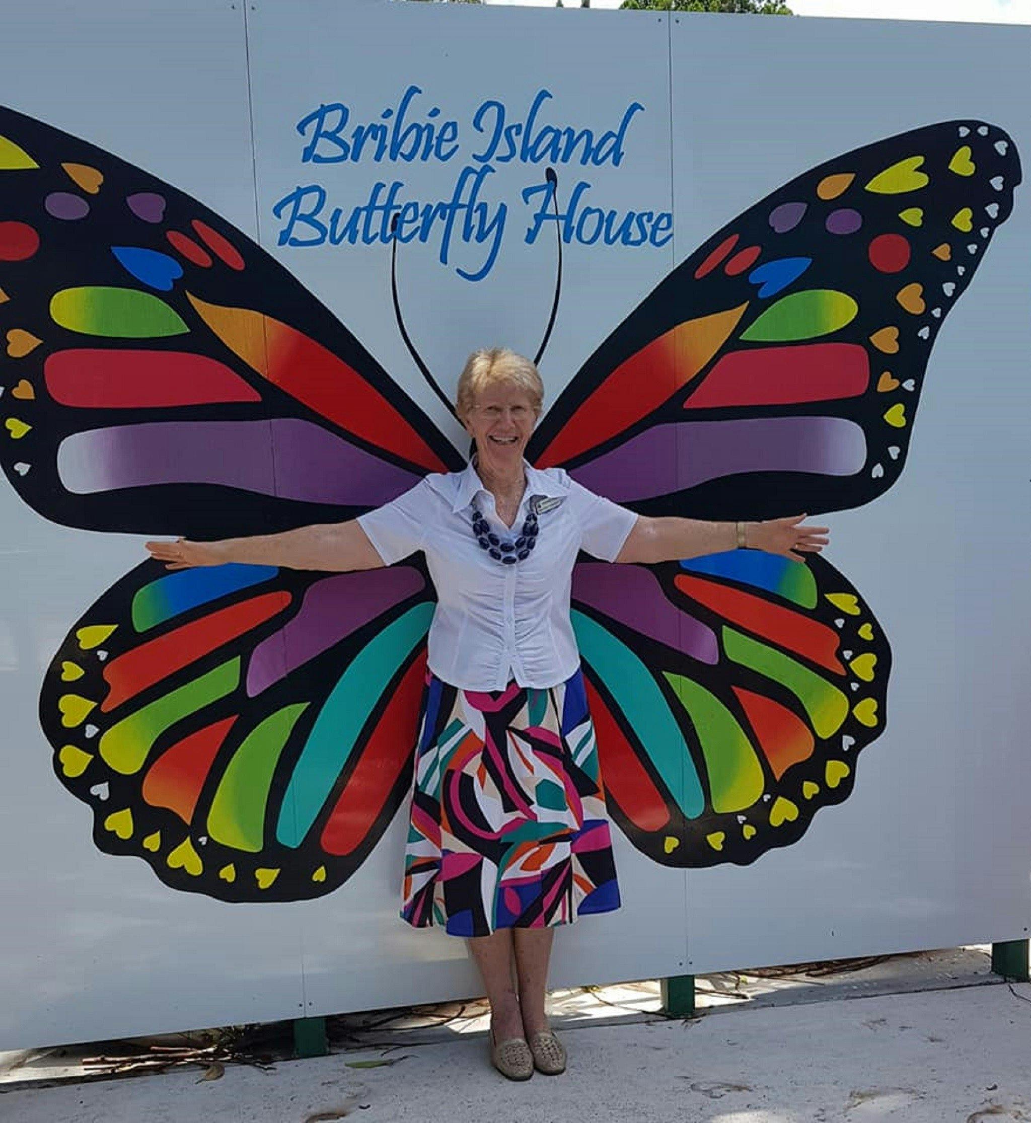 Pretend to be a beautiful butterfly and take a photo to share with your friends.