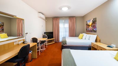 Golden Age - Deluxe Twin Queen Room