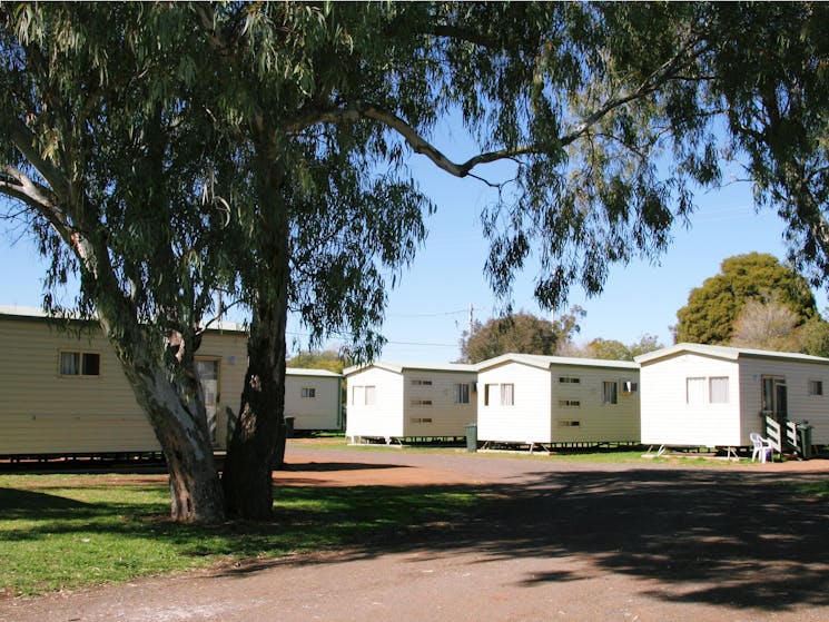 Photo of cabins in the Hillston Caravan Park