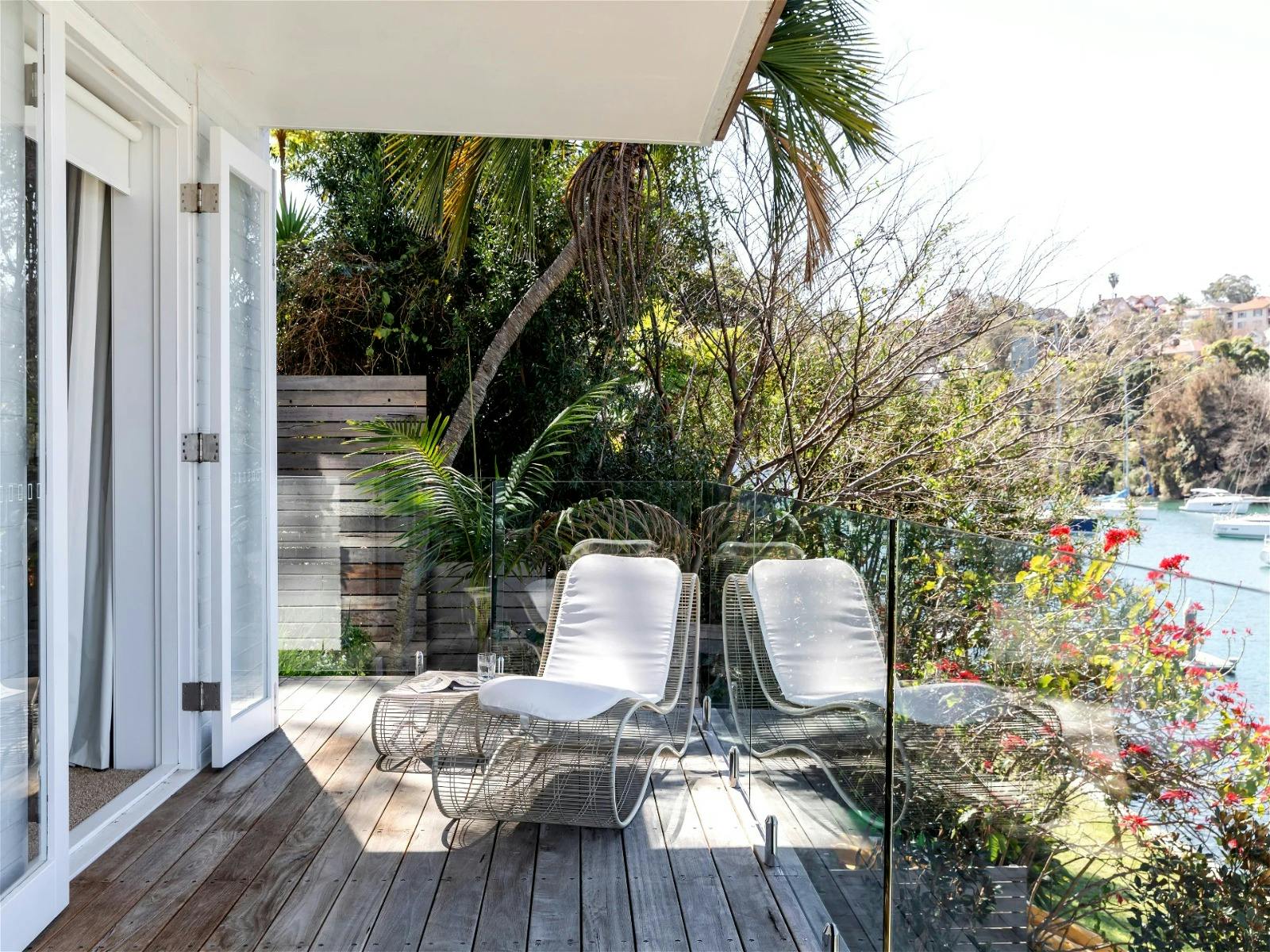 the spacious balcony and the free-flowing design