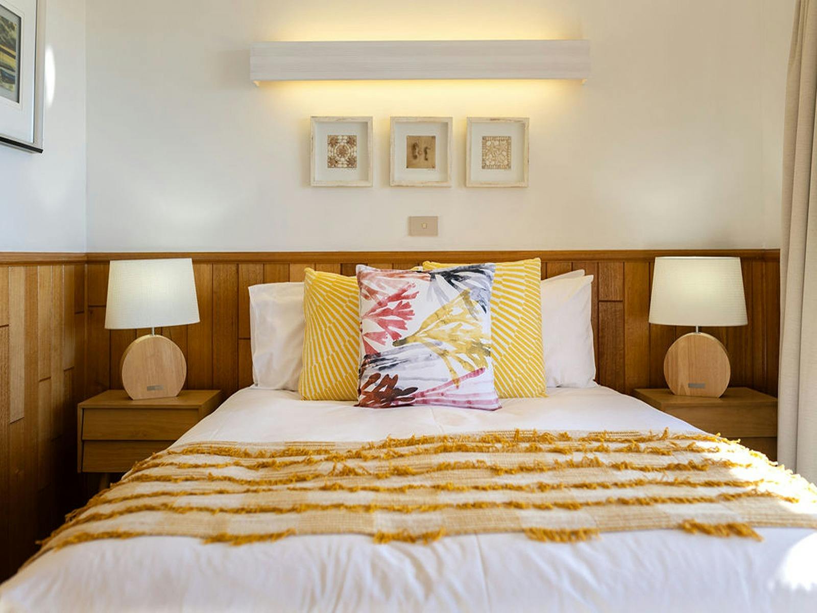 Master Bedroom - Queen bed