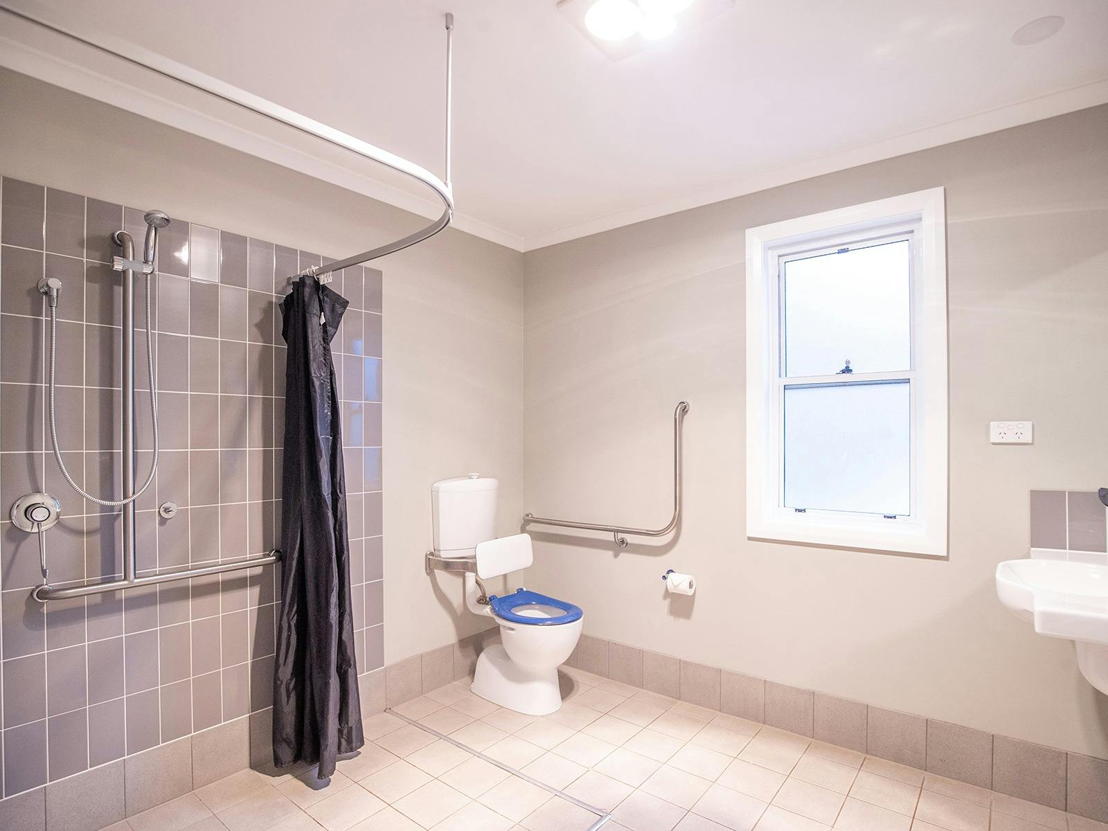 Feathertop Villa (Access Friendly) - Bathroom
