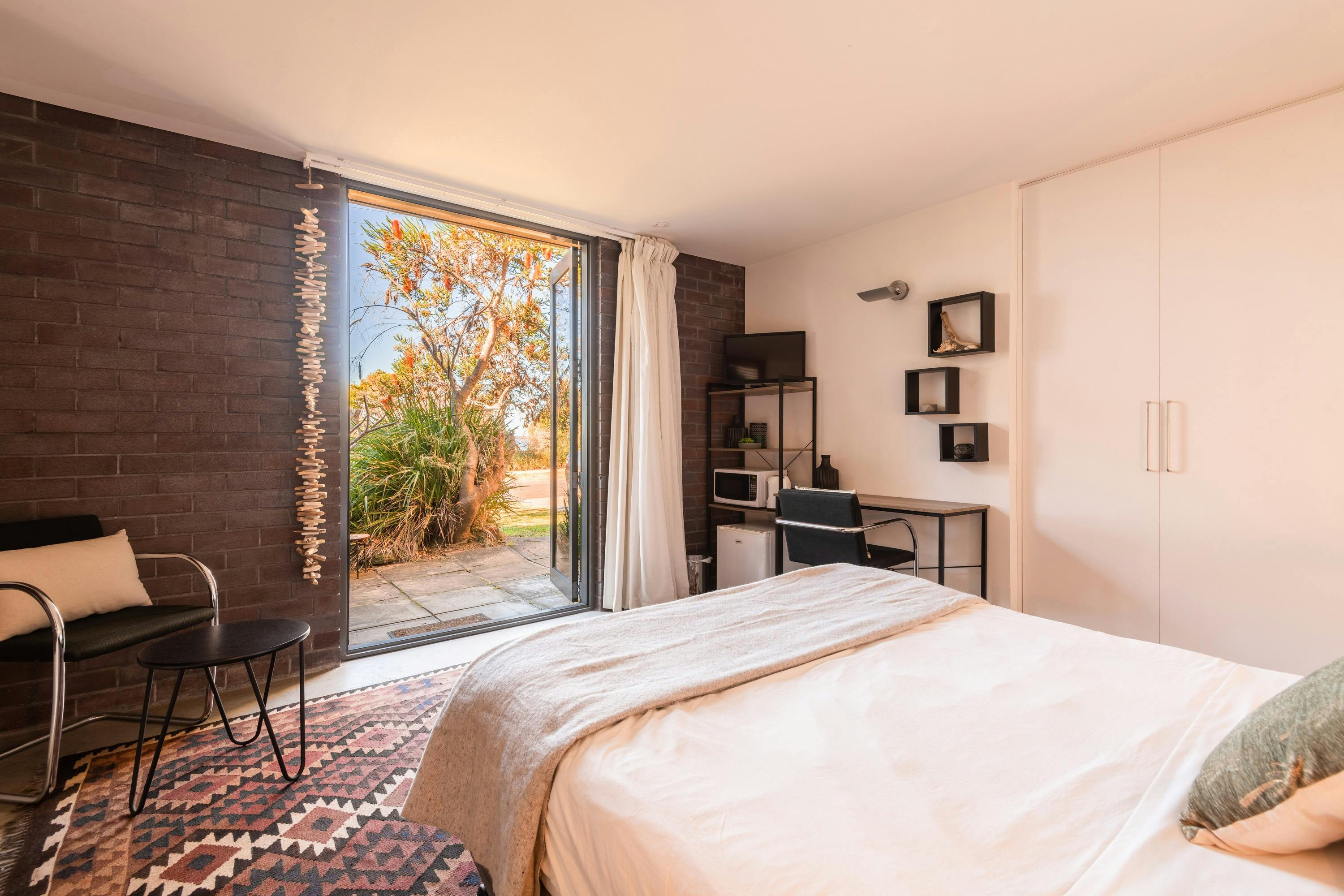 비치 스튜디오 @ 듀 이스트