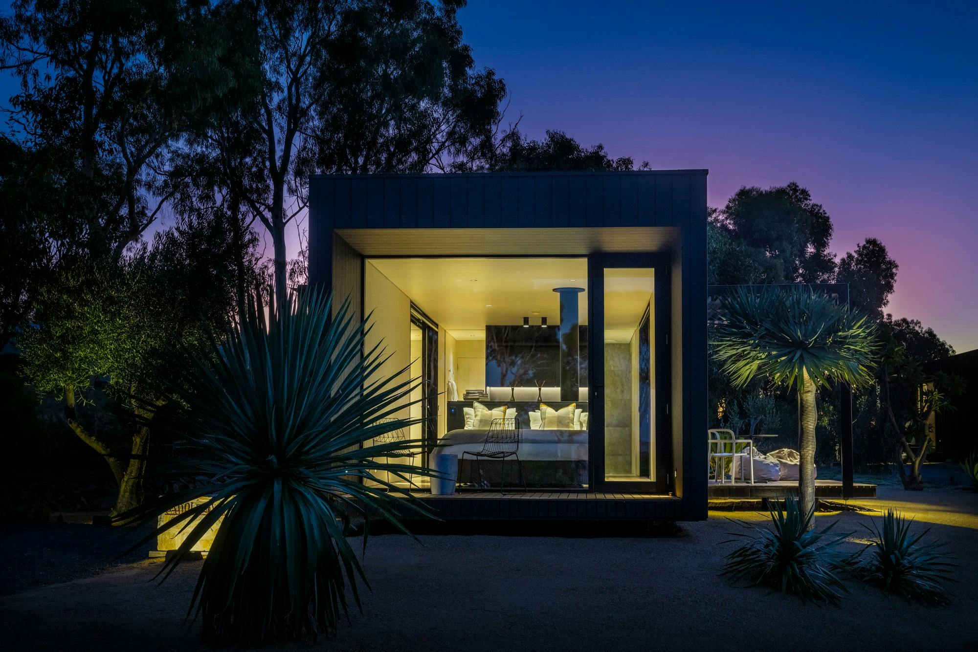 Cadole Avalon @ night