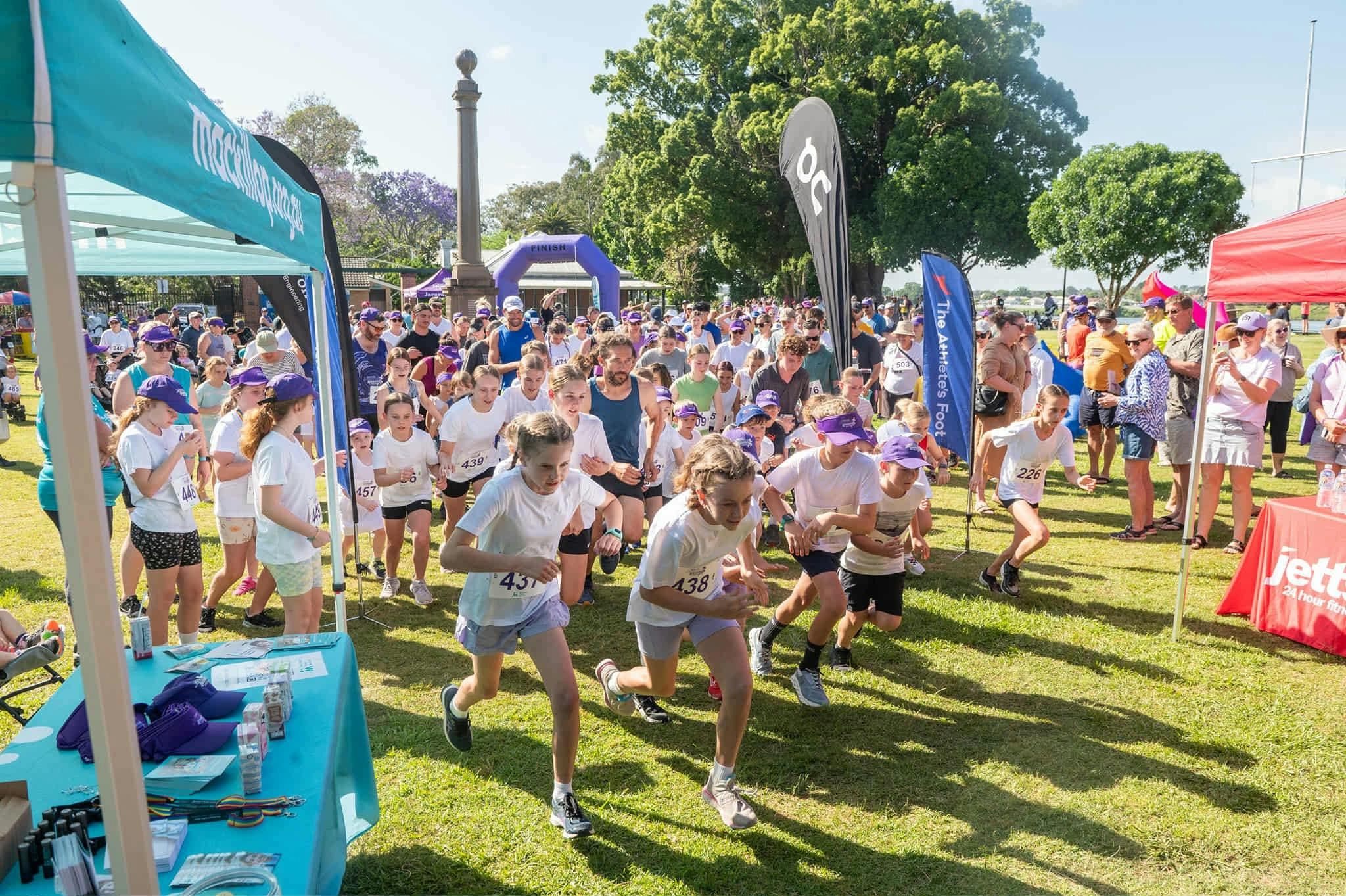 Runners starting the Junior Dash