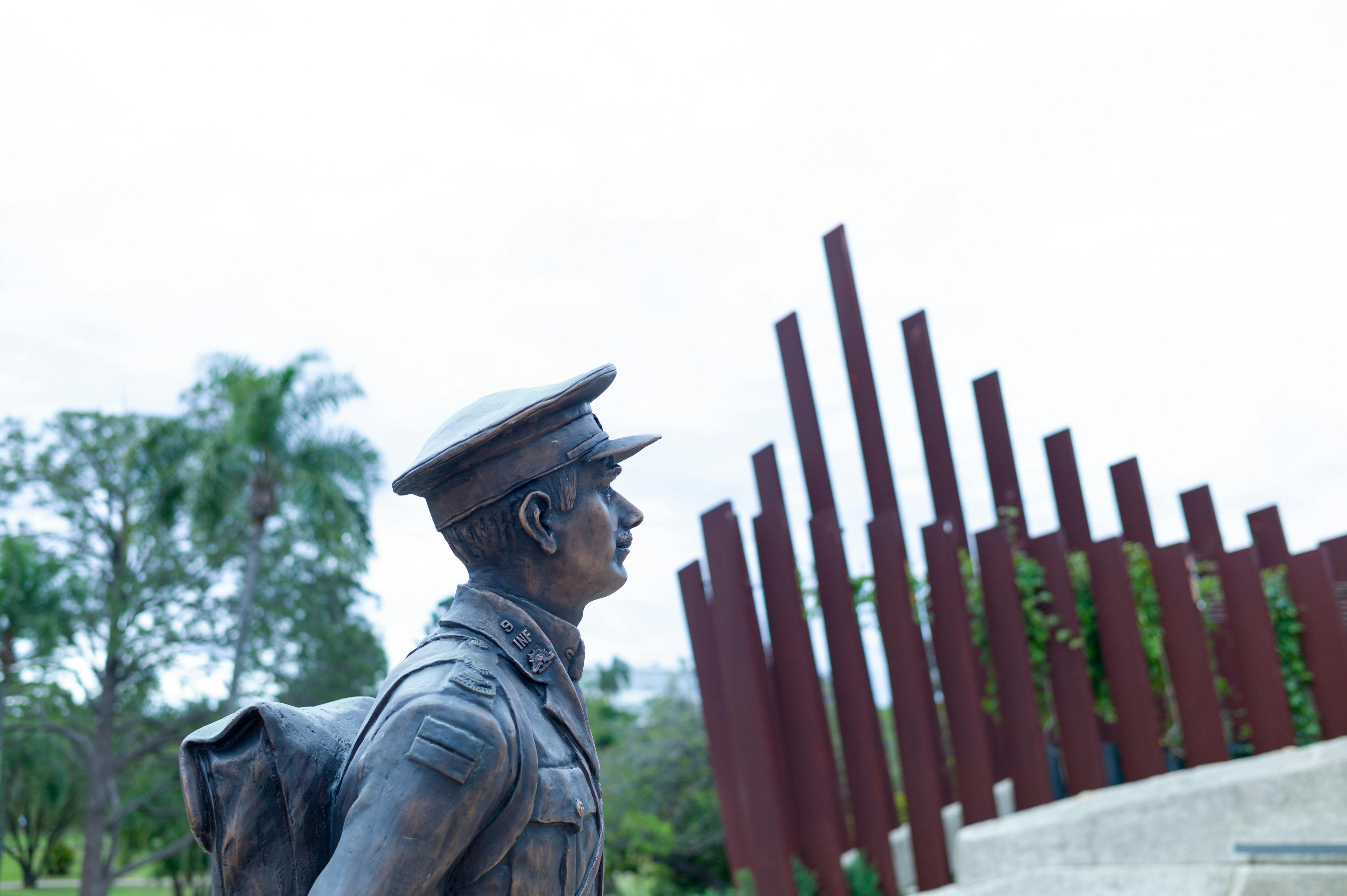 photo showing statue of Duncan Chapman at  start of Gallipoli to Armistice Memorial walk.