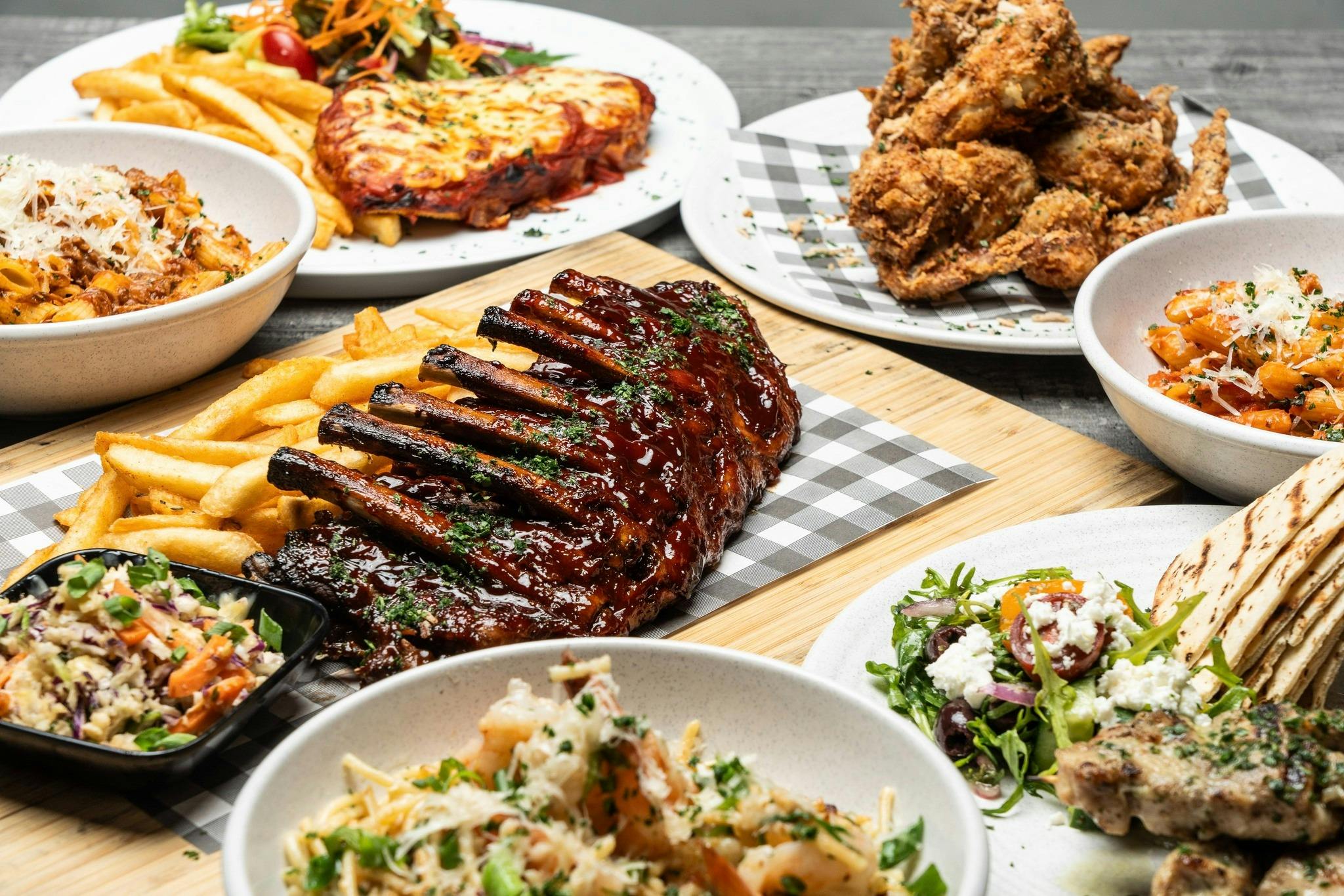 Hangry Cafe - Entspannen Sie sich und tanken Sie neue Energie bei einem Getränk oder einer frisch zubereiteten Mahlzeit aus unserem Café mit Schanklizenz