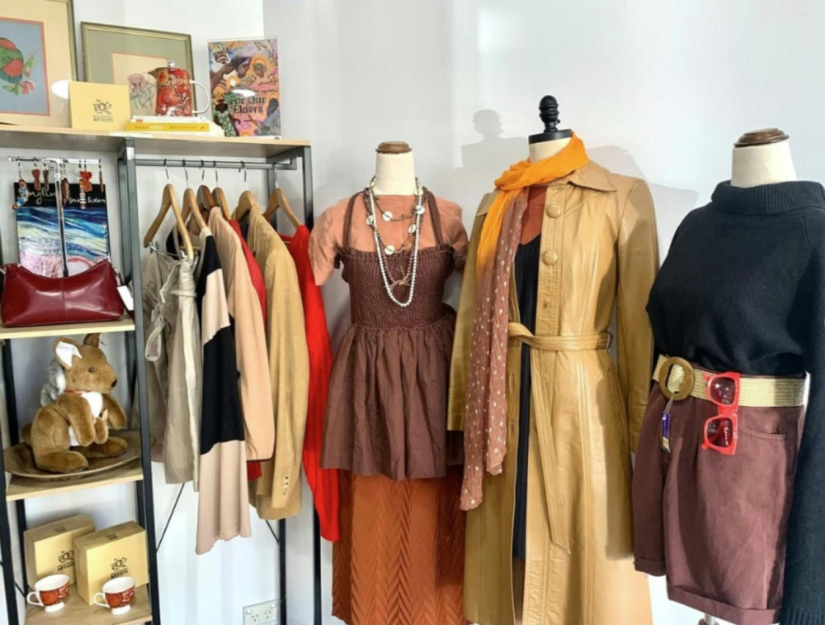 Vinnies Maitland - Clothing display