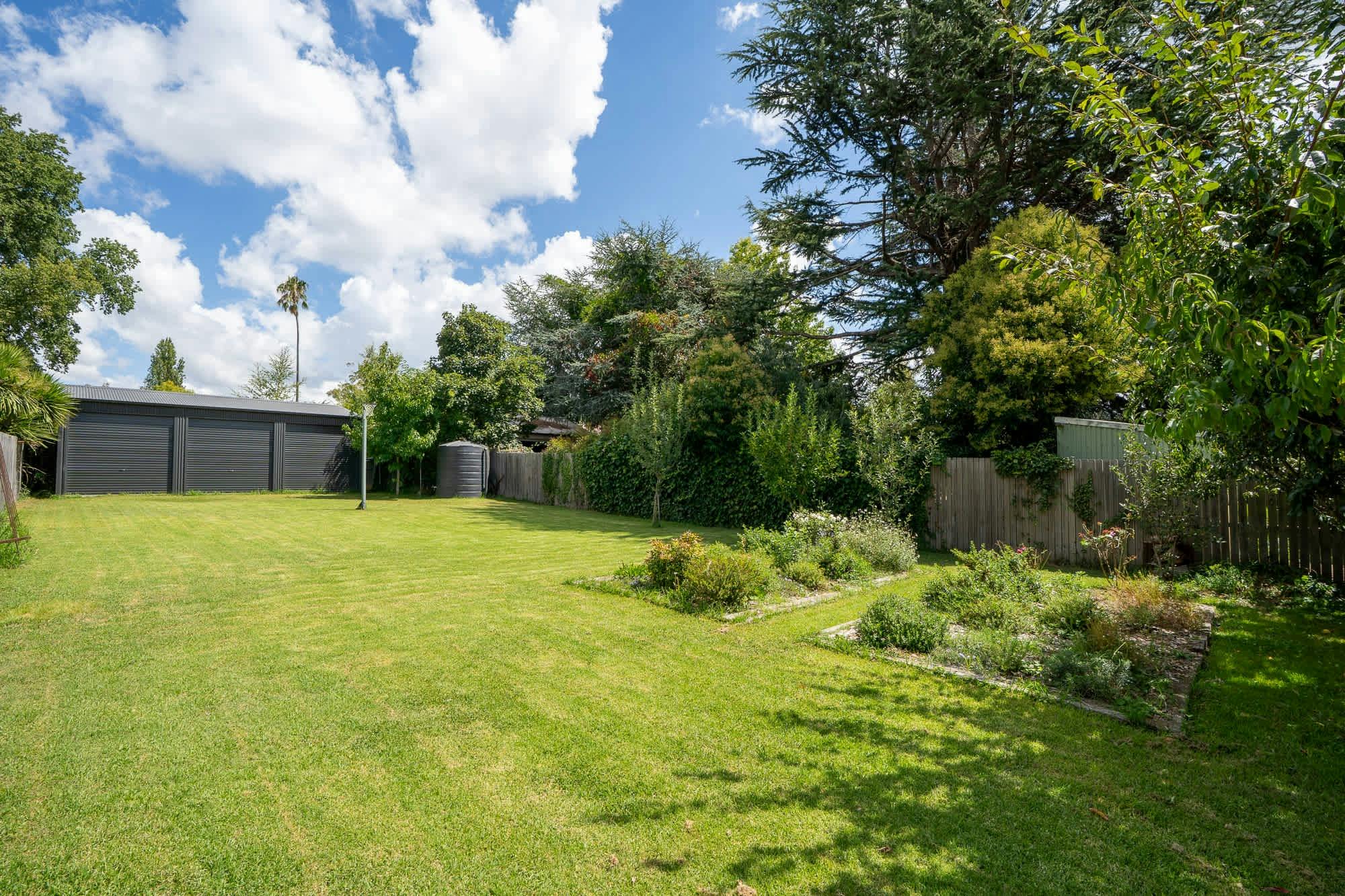 Large grass area for entertainment, great for kids to run and play