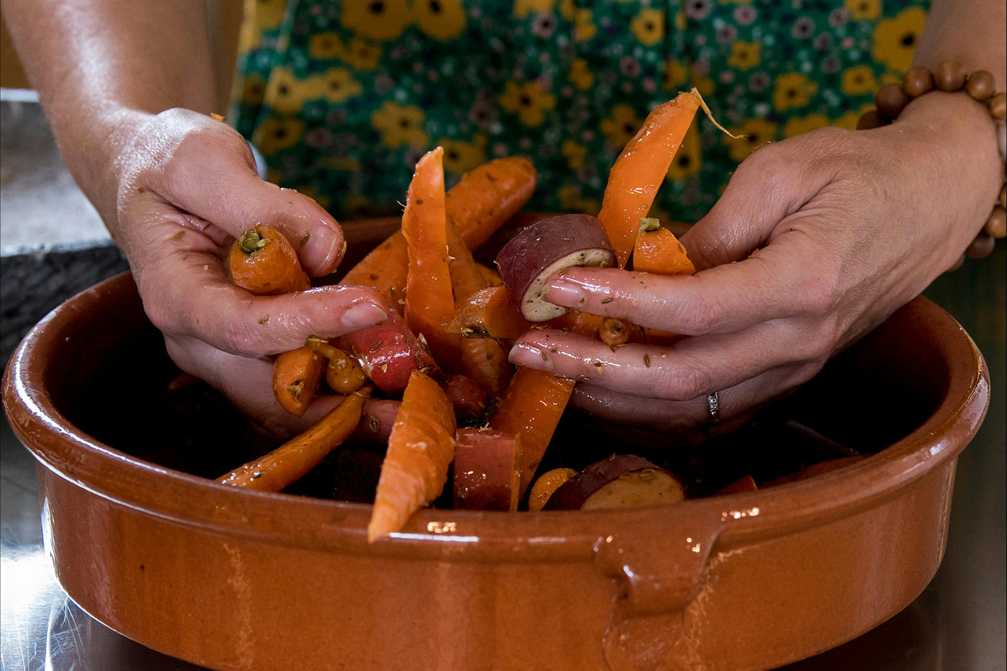 Making a roast carrot salad in a Green Gourmet cooking workshop