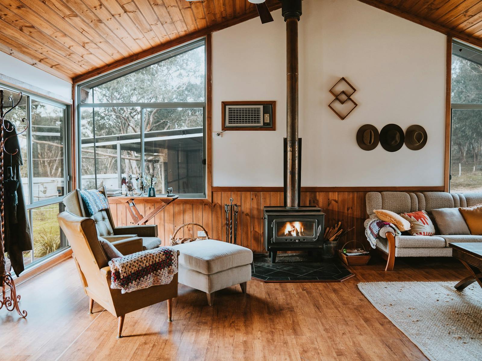 Lounge with fireplace eldorado