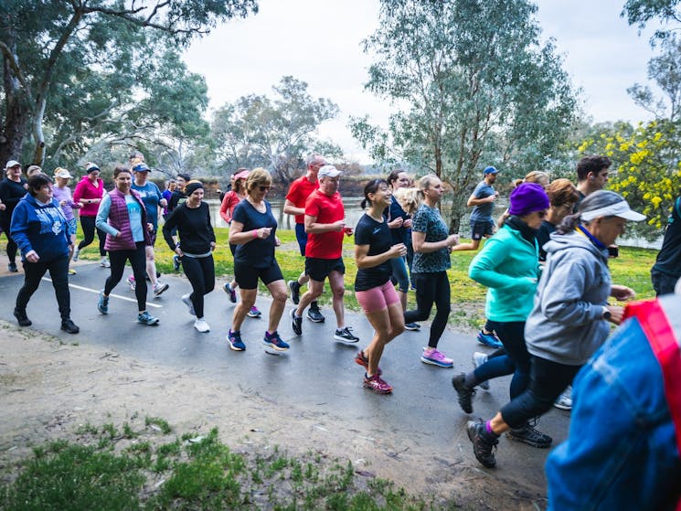 Parkrun Albury Wodonga participants in action