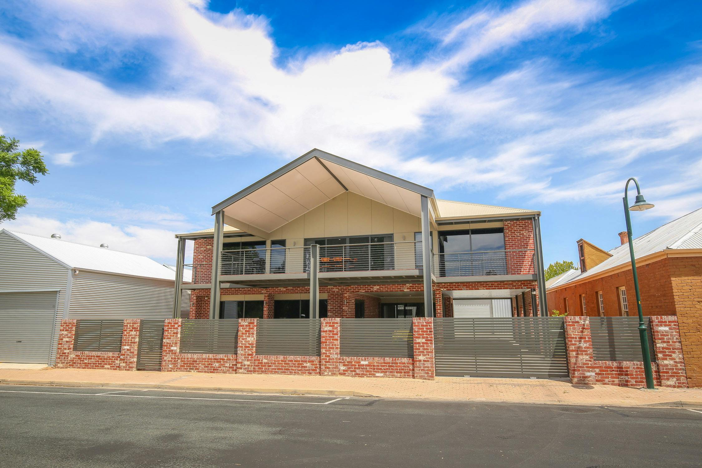 보행자와 자동차의 진입 지점을 보여주는 스트리트 뷰