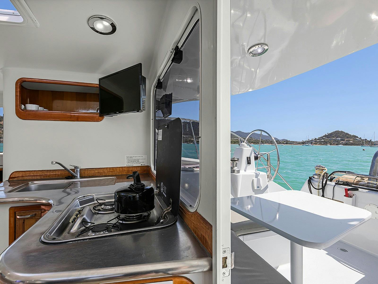 de 1035 - galley to aft deck