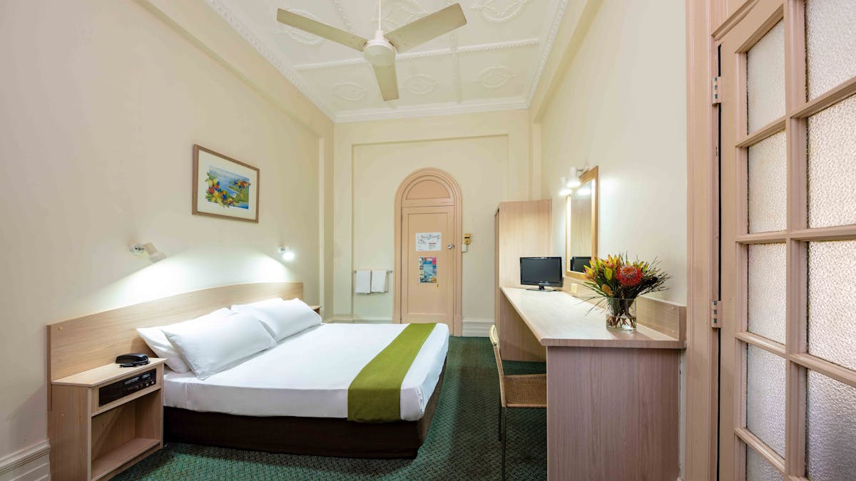 Budget Queen Room - 1 Queen Bed, Shared Bathroom