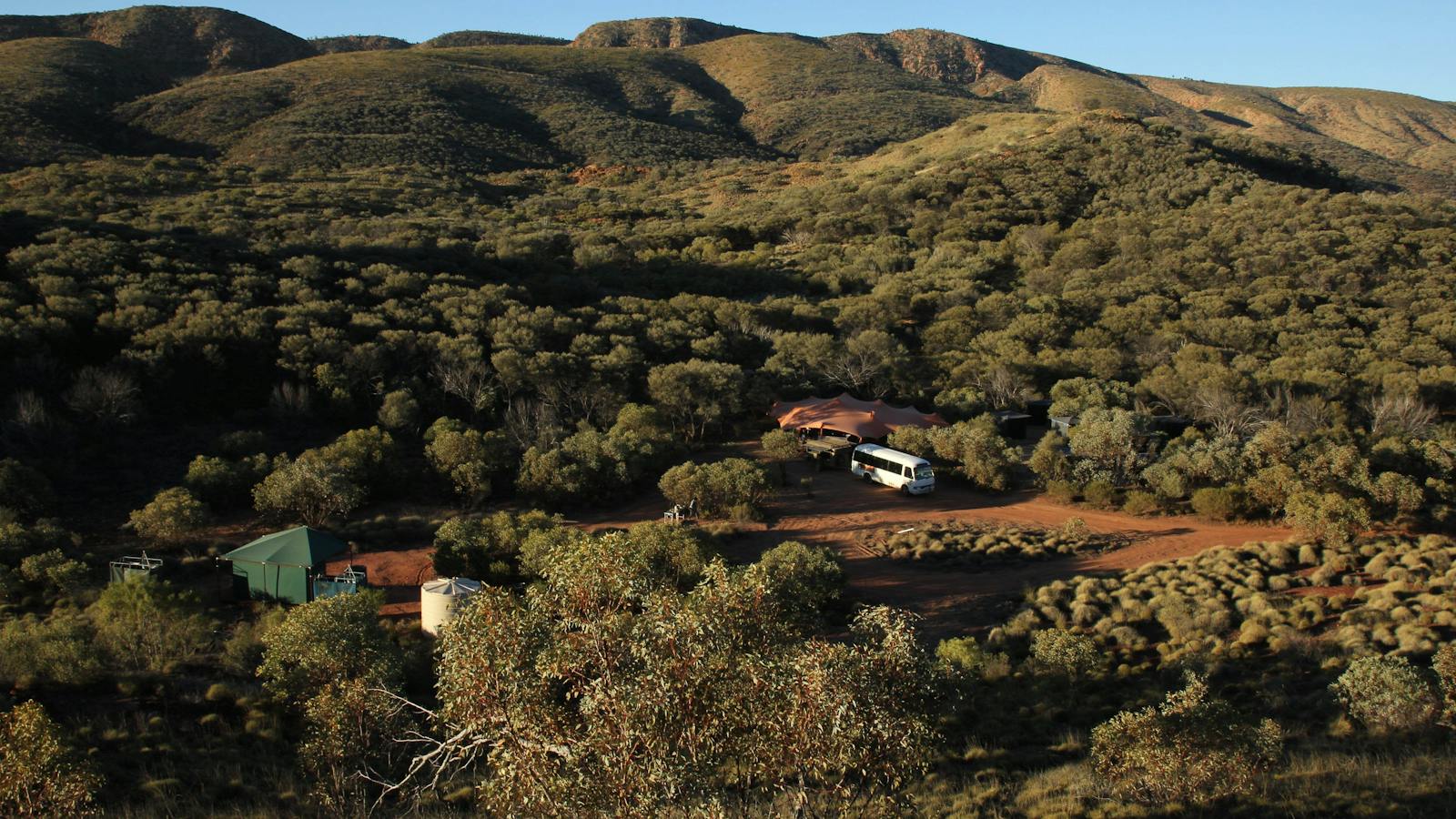 Larapinta Trail with Australian Walking Holidays / World Expeditons