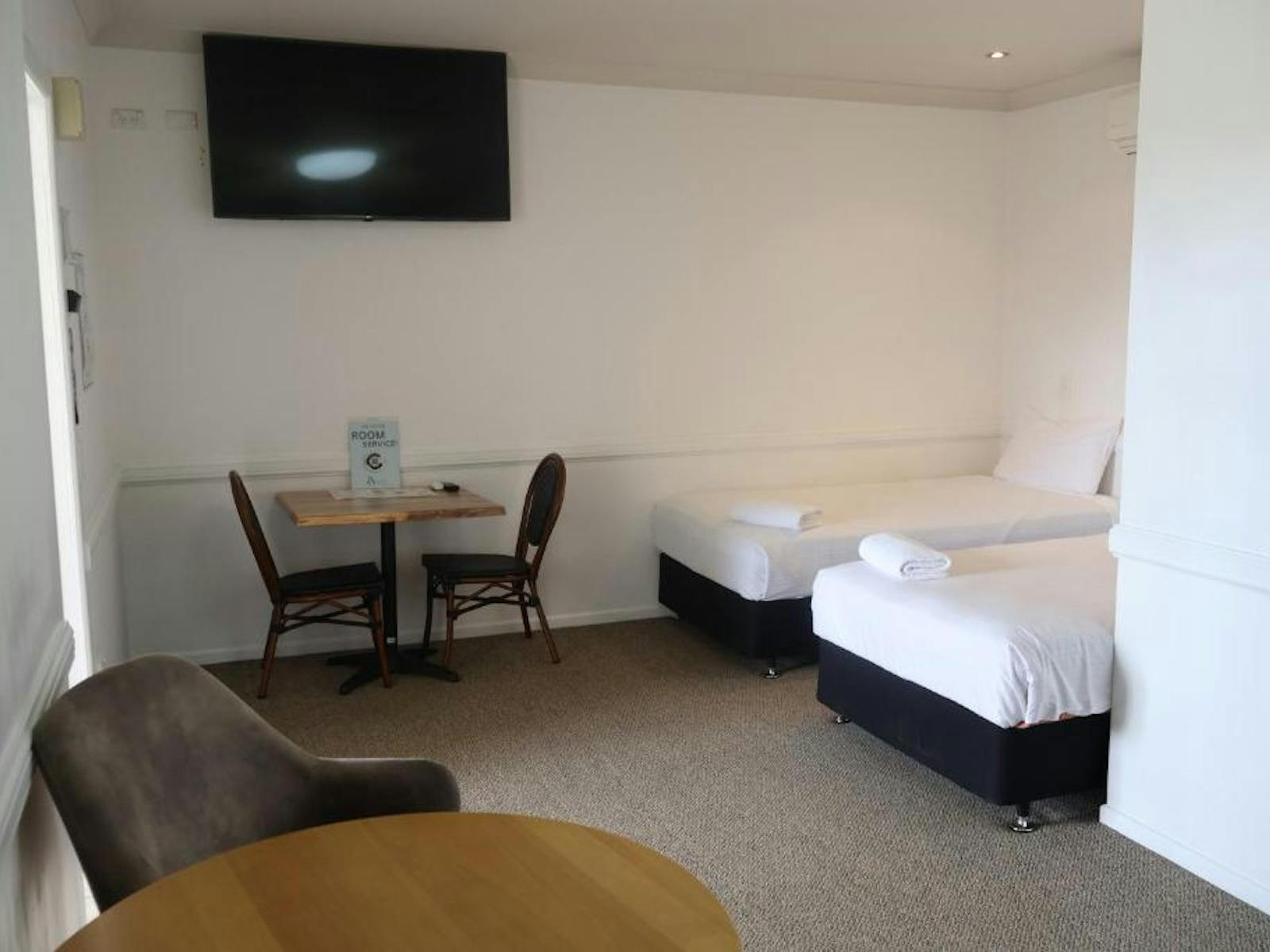 Twin Room Twin Room