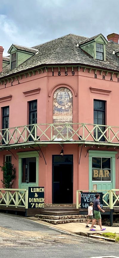 Exterior photo of the Braidwood Hotel taken from Wallace St. It is a Georgian Style Pub.