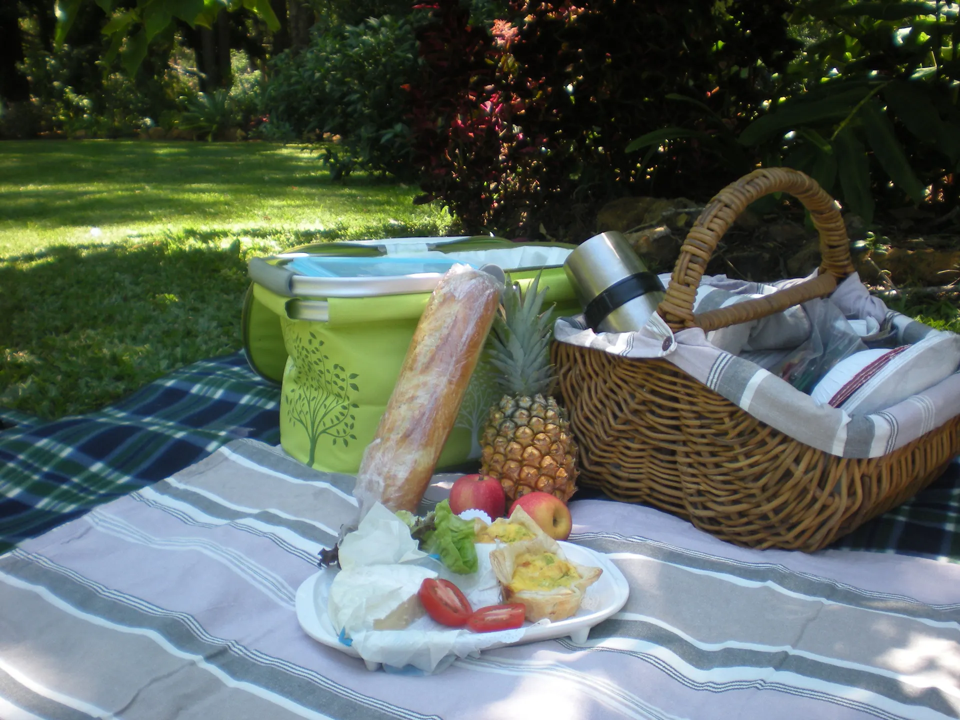 Picnic hampers available to enjoy in the gardens or in the Hinterland region