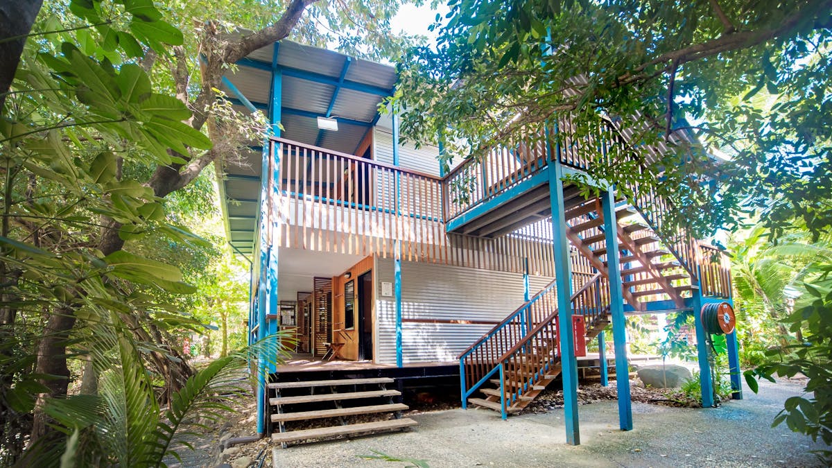 Magnums Accommodation Private Doubles and Twin blocks with shared bathrooms