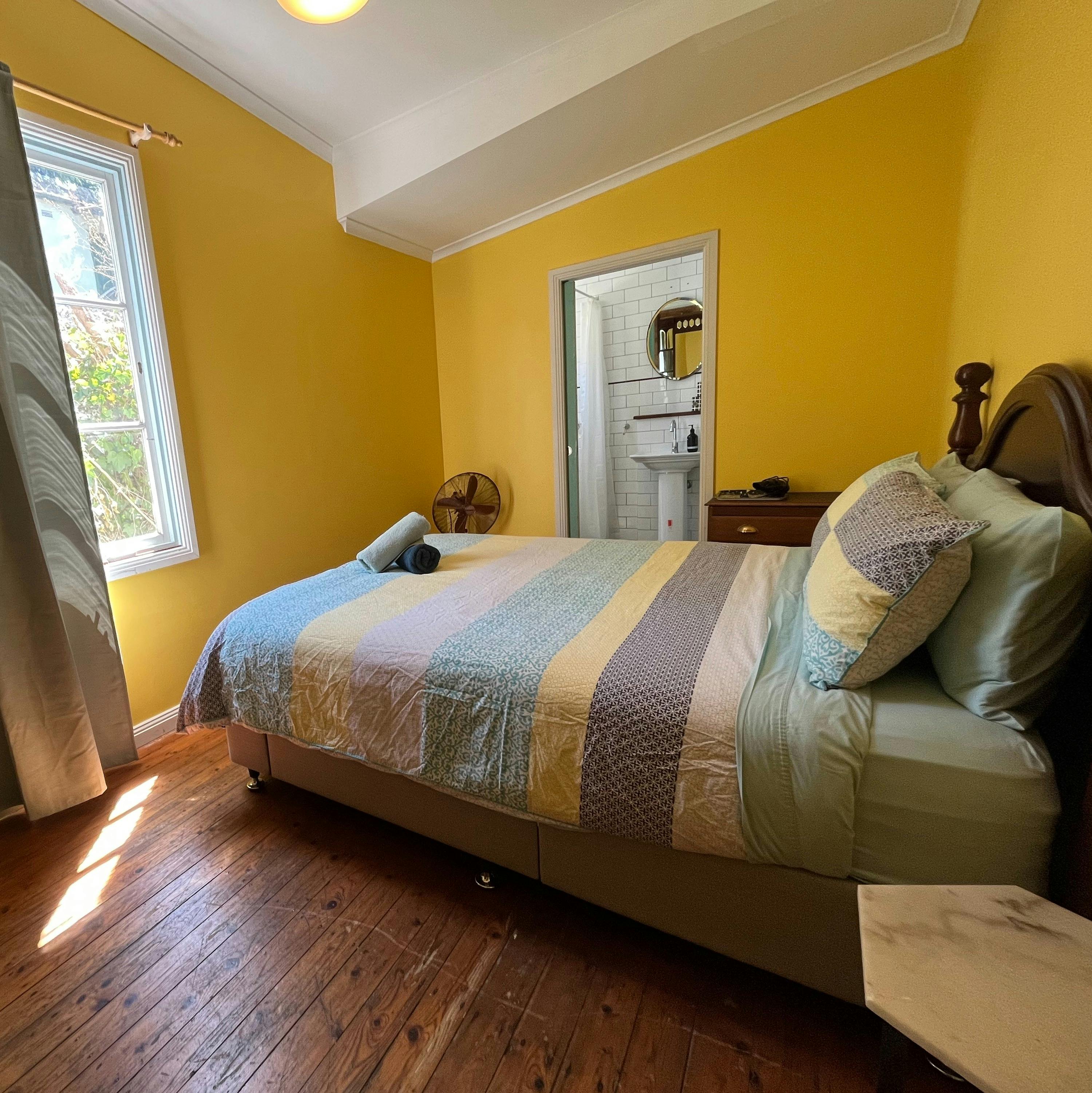 욕실이 딸린 퀸 침실