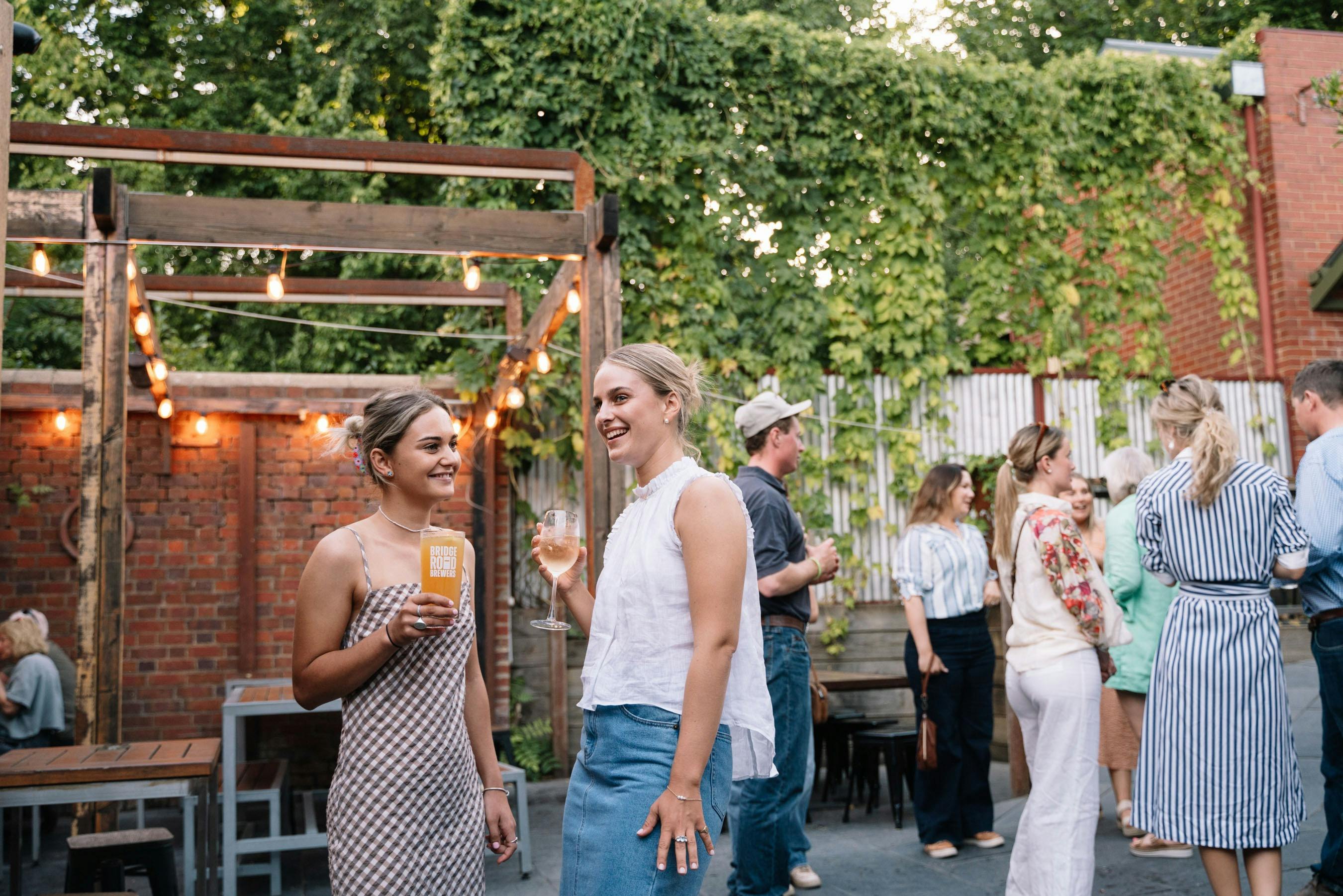 Two young women drinkning in the beer garden