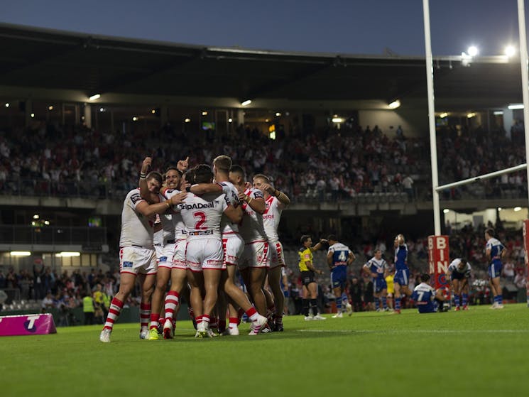 St George Illawarra Dragons players celebrating a try at Jubilee Stadium